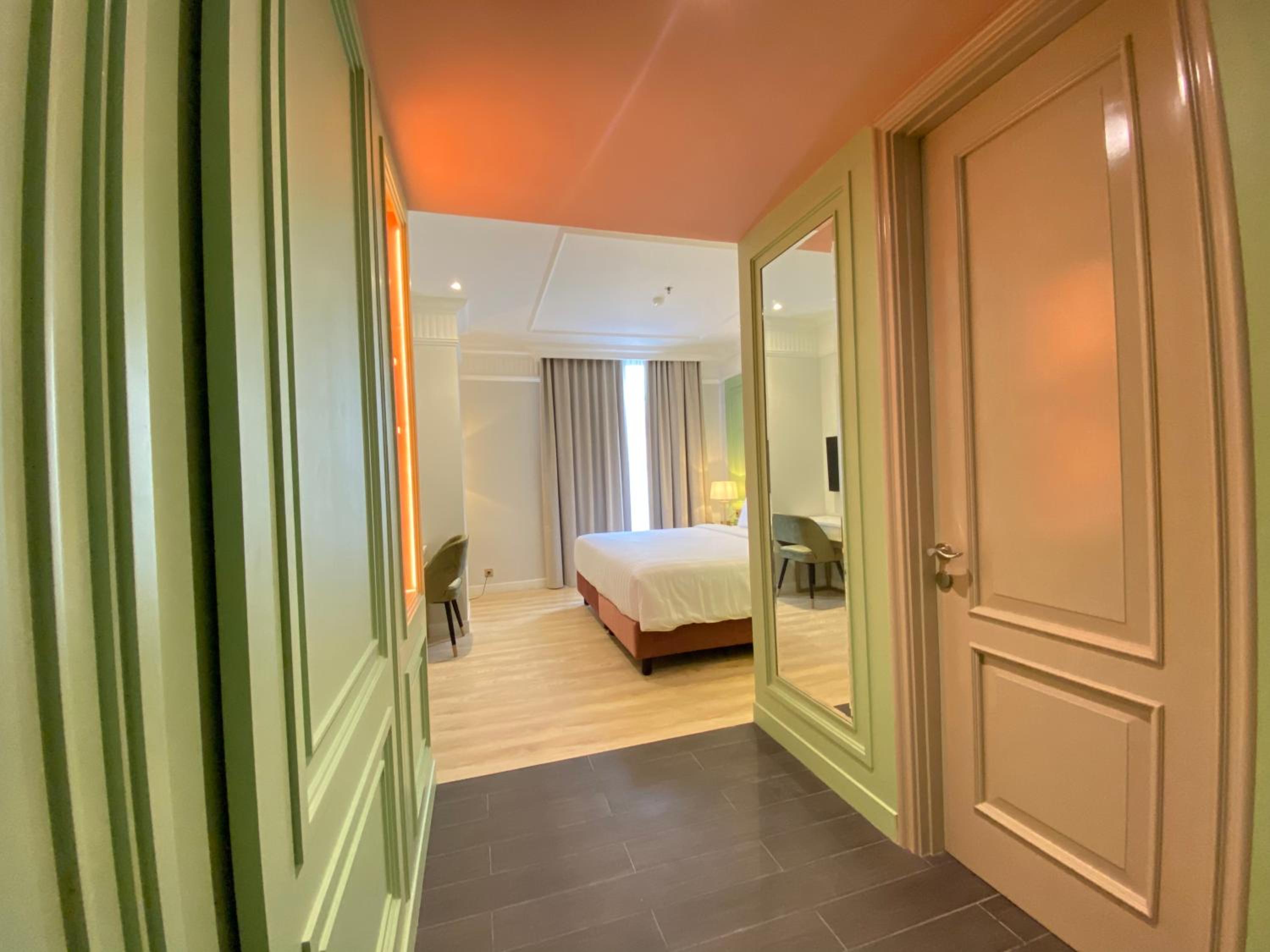 Deluxe King Room - Photo 4