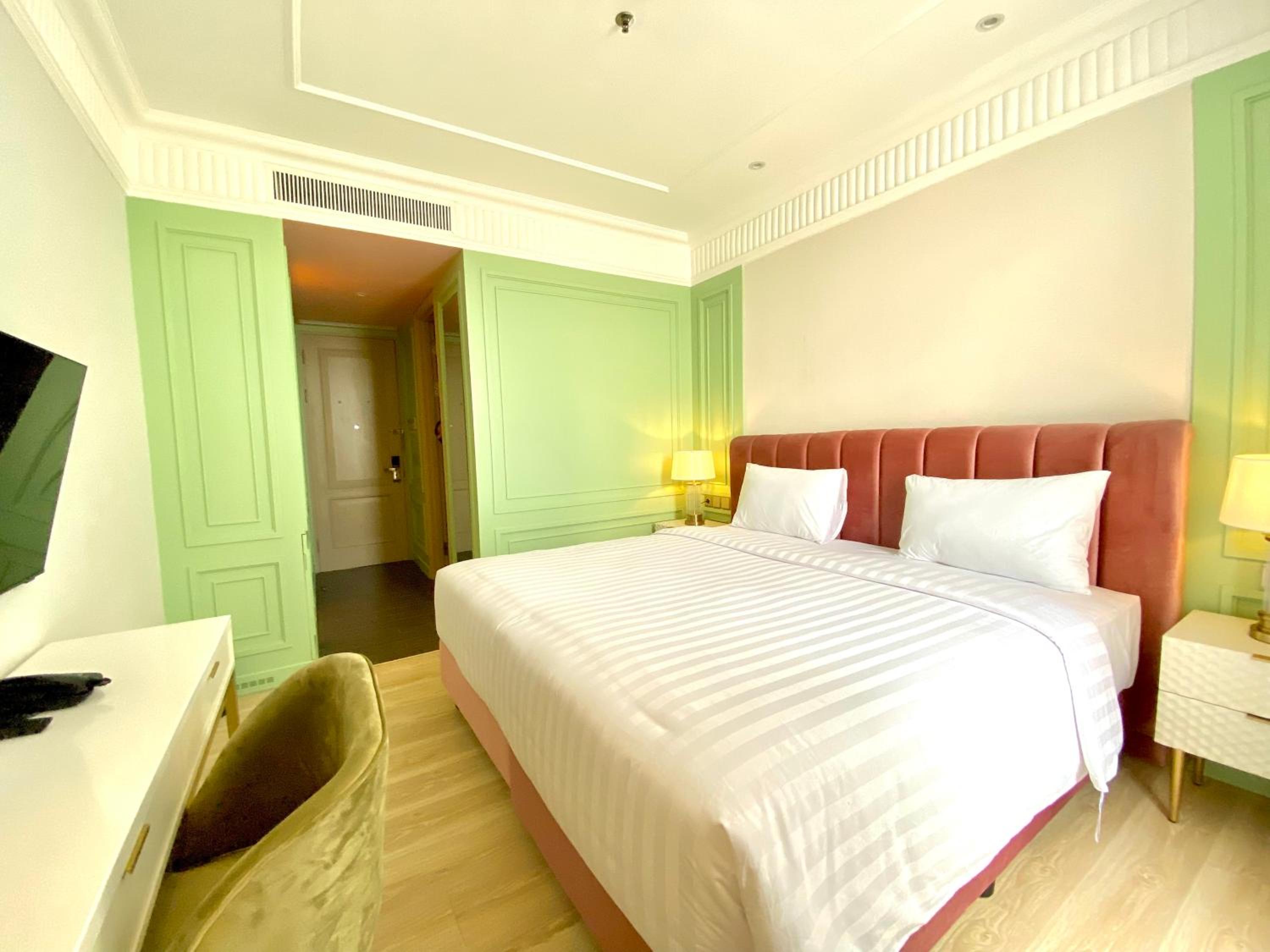 Superior King Room - Photo 6