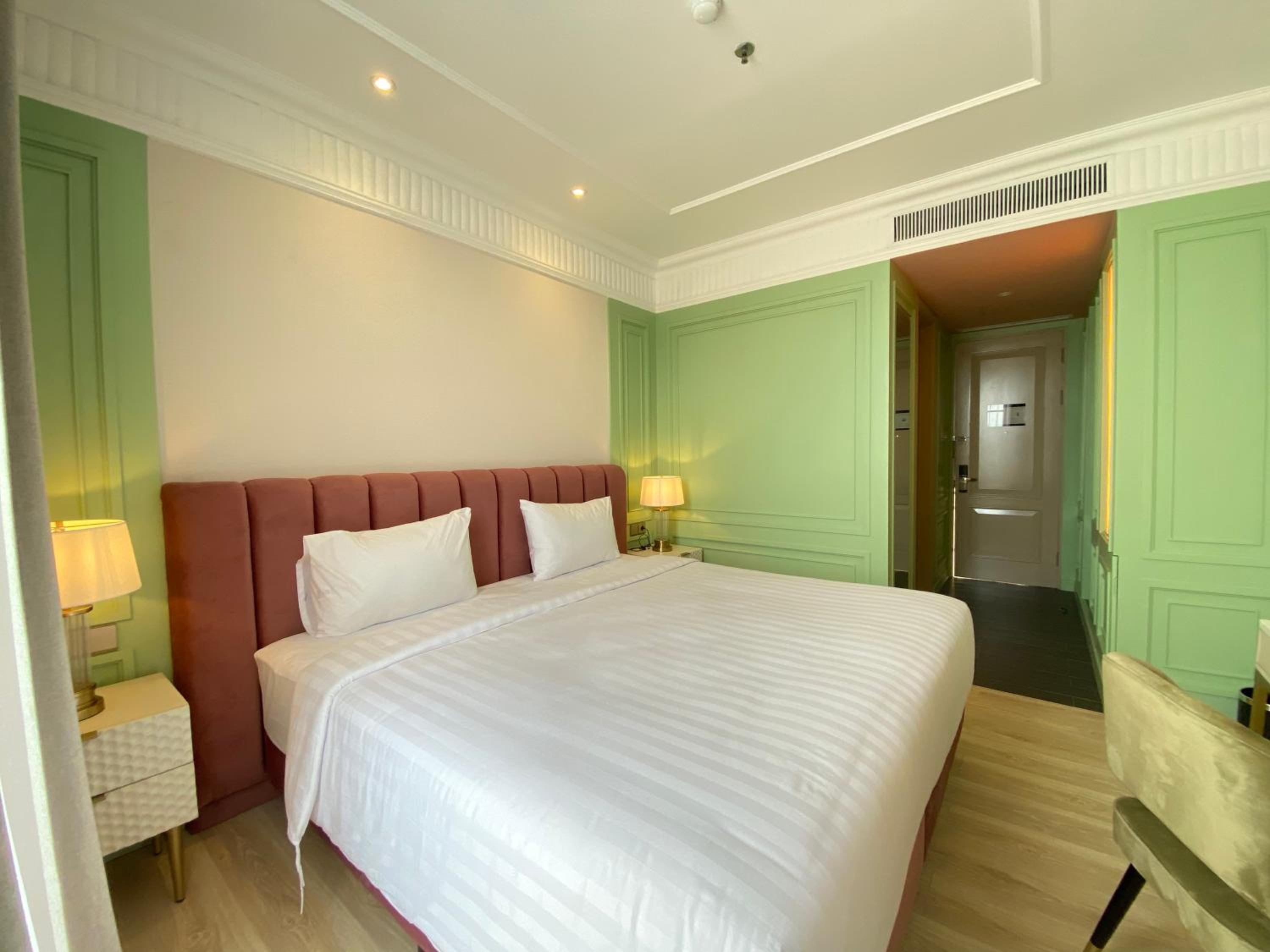 Superior King Room - Photo 5