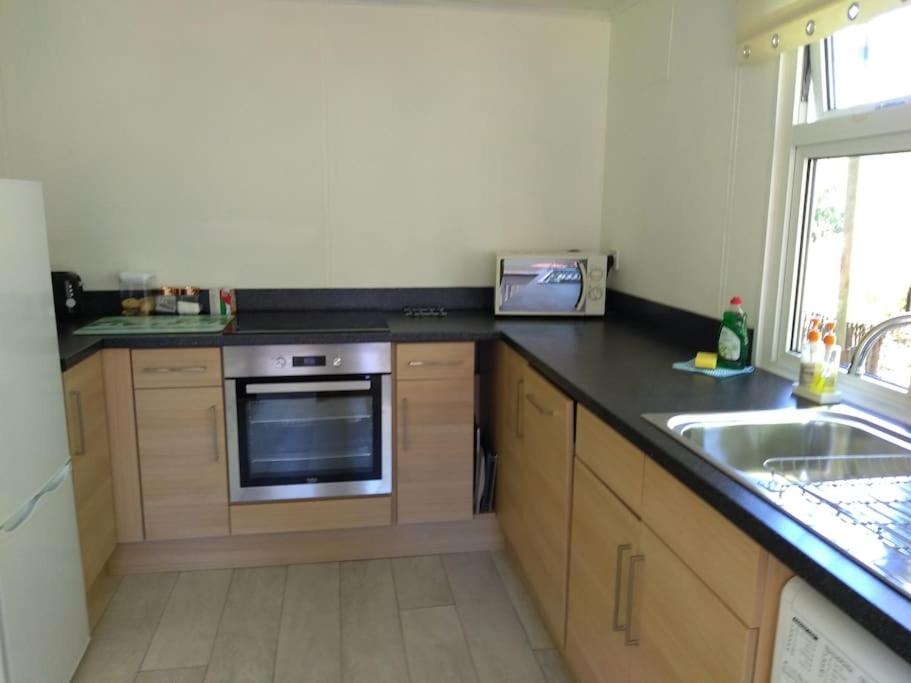 Three-Bedroom House photo 3