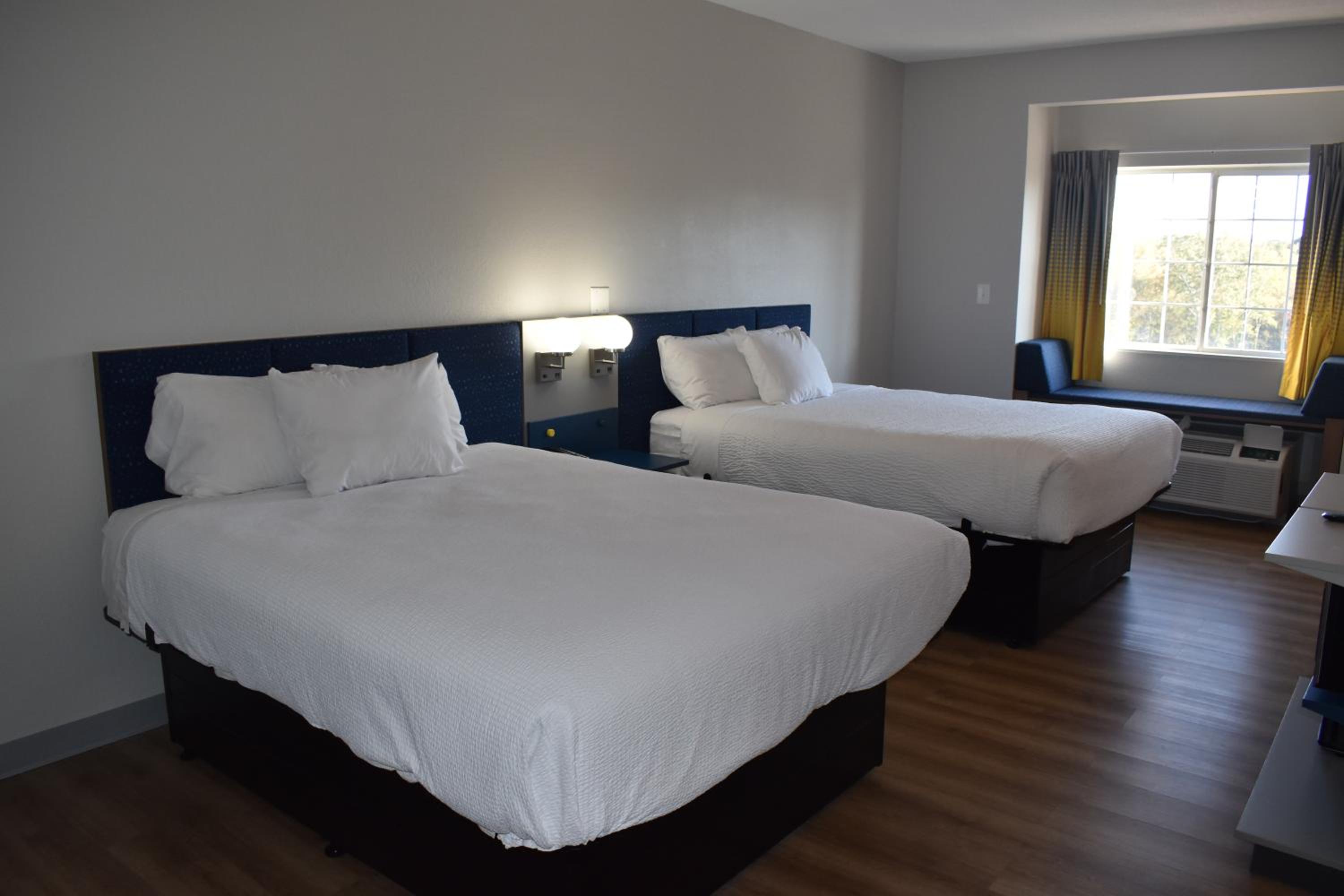 Queen Room with Two Queen Beds - Disability Access/Non-Smoking - Photo 9