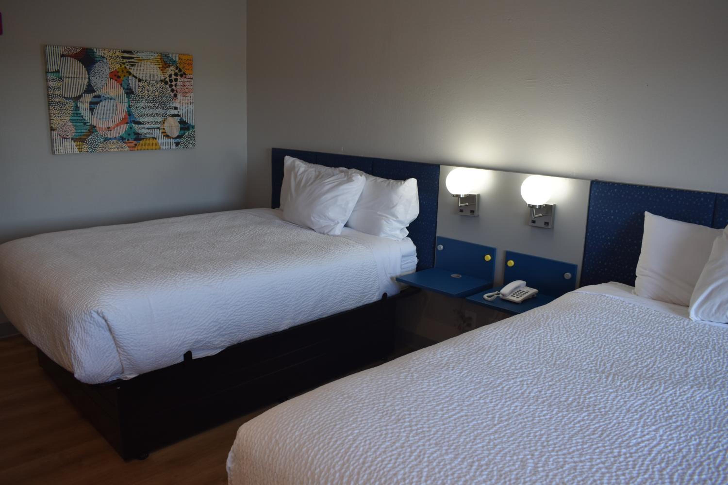 Queen Room with Two Queen Beds - Disability Access/Non-Smoking - Photo 7