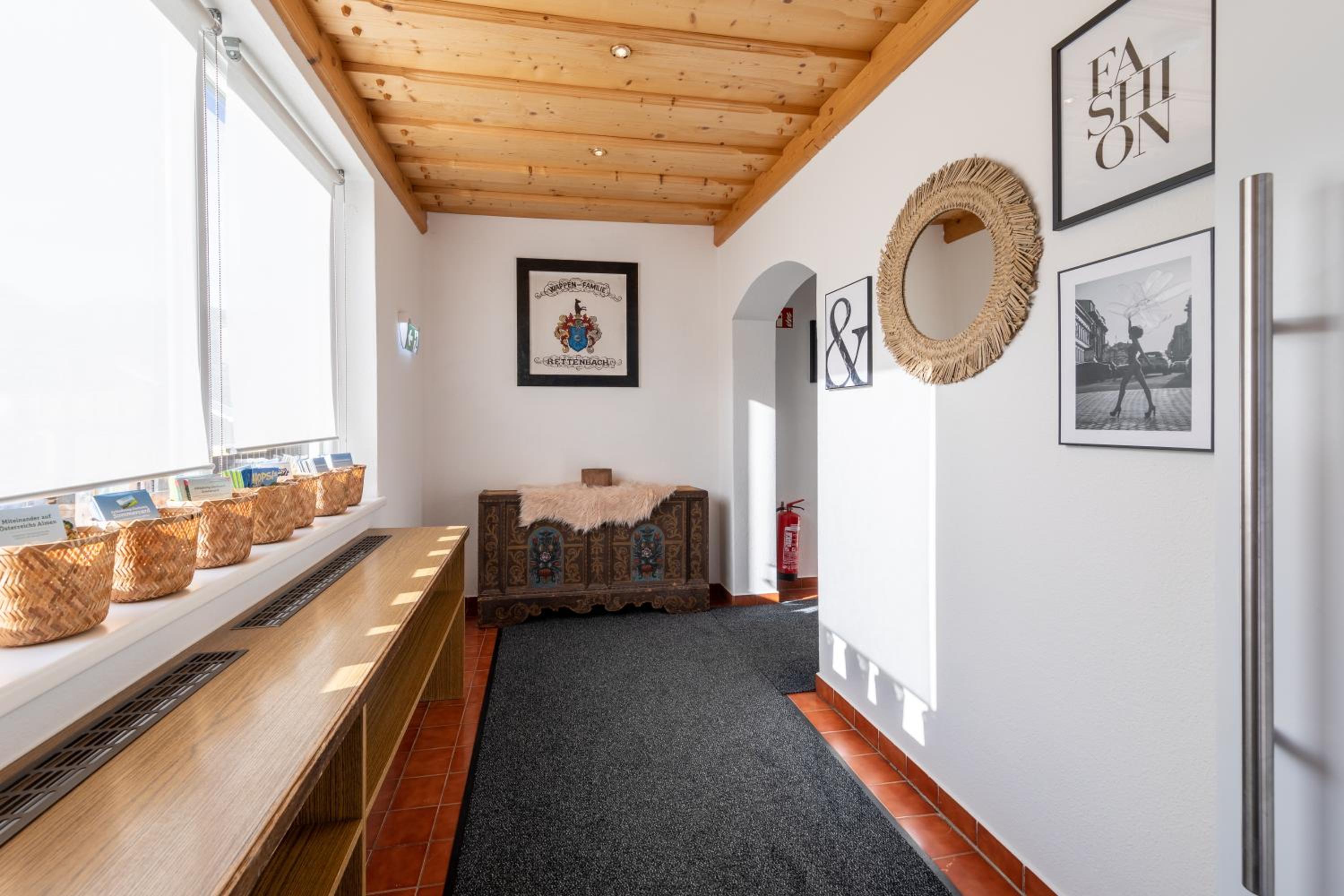 Three-Bedroom Apartment with Terrace and Mountain View - Photo 32