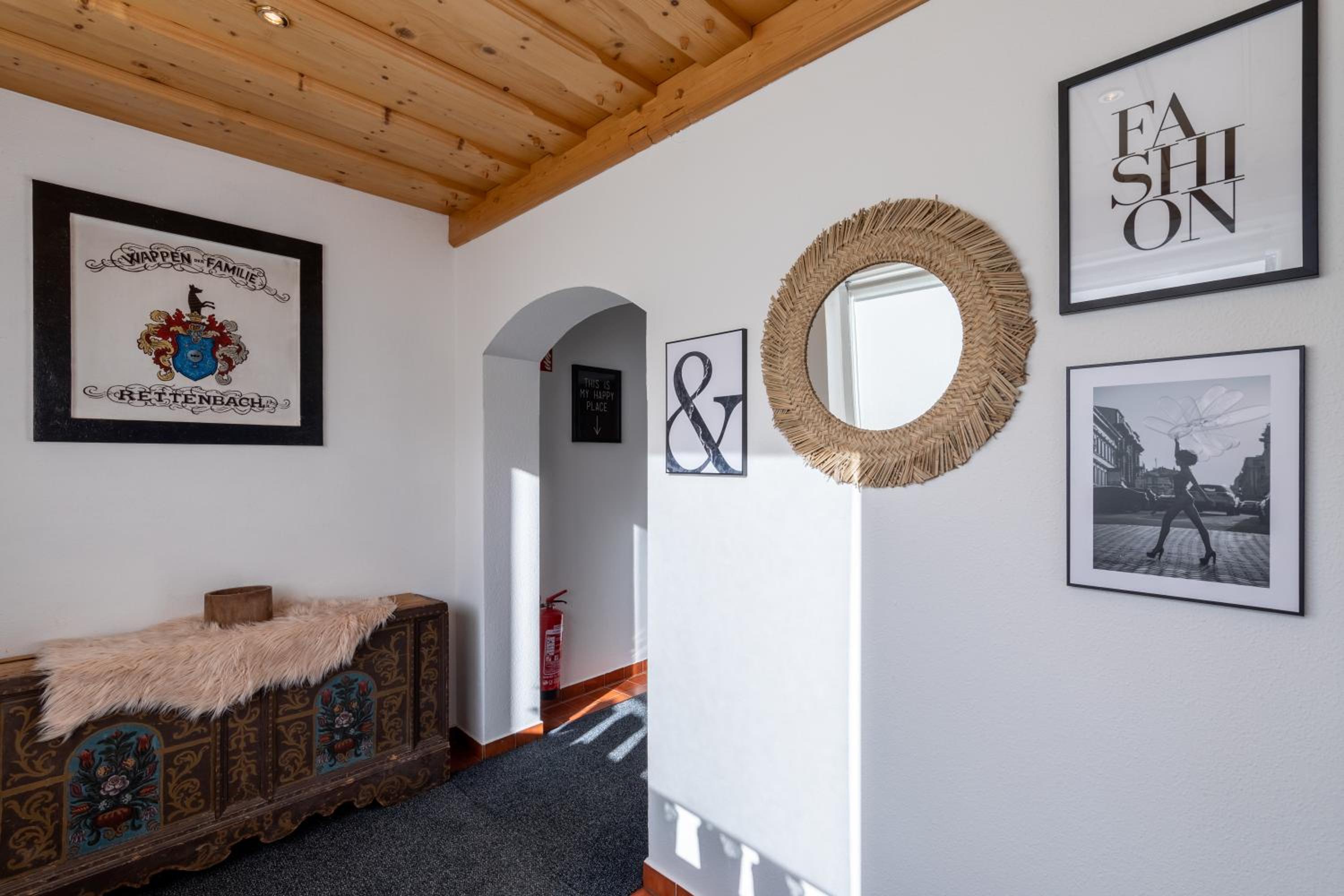 Three-Bedroom Apartment with Terrace and Mountain View - Photo 36