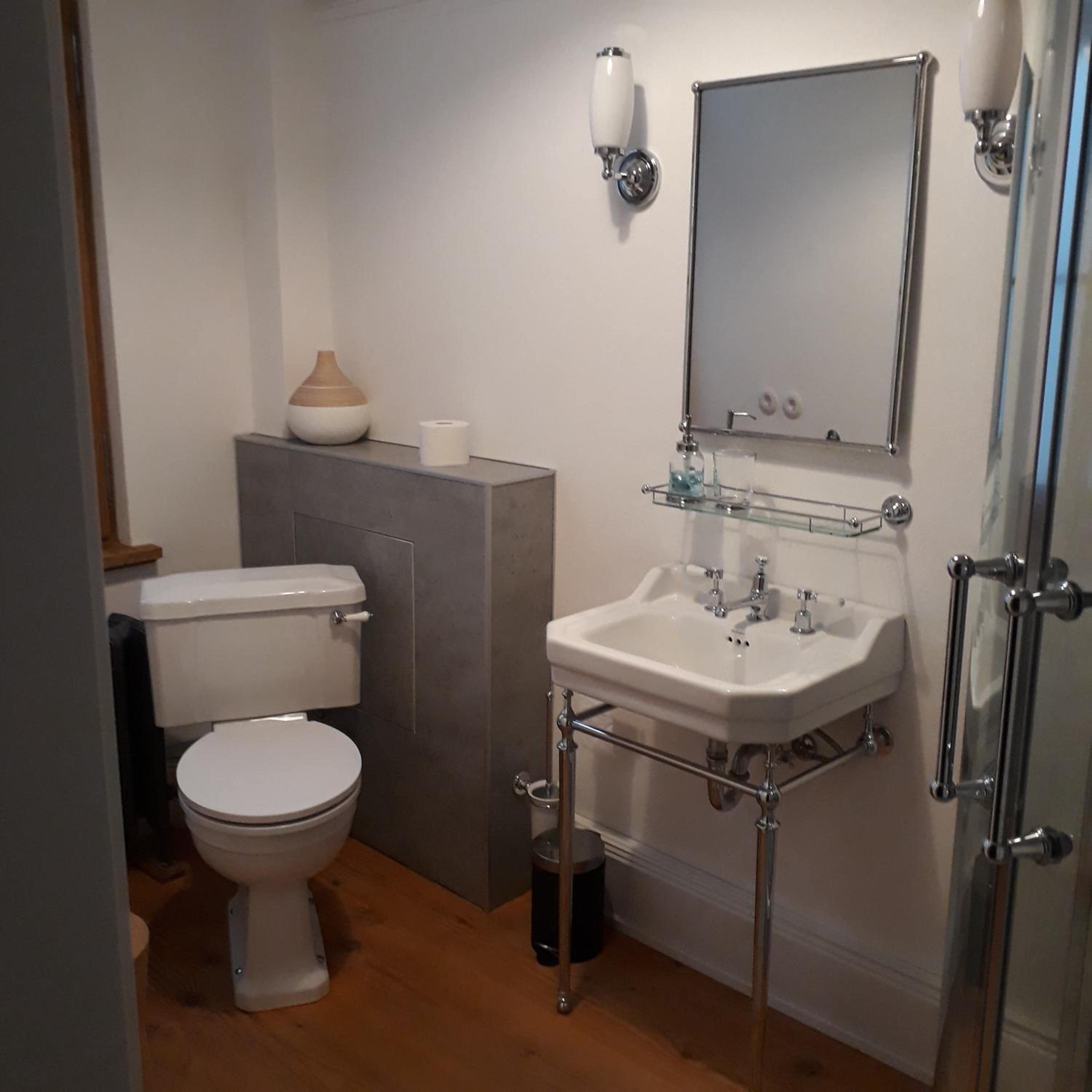 Apartment With Shared Bathroom photo 2
