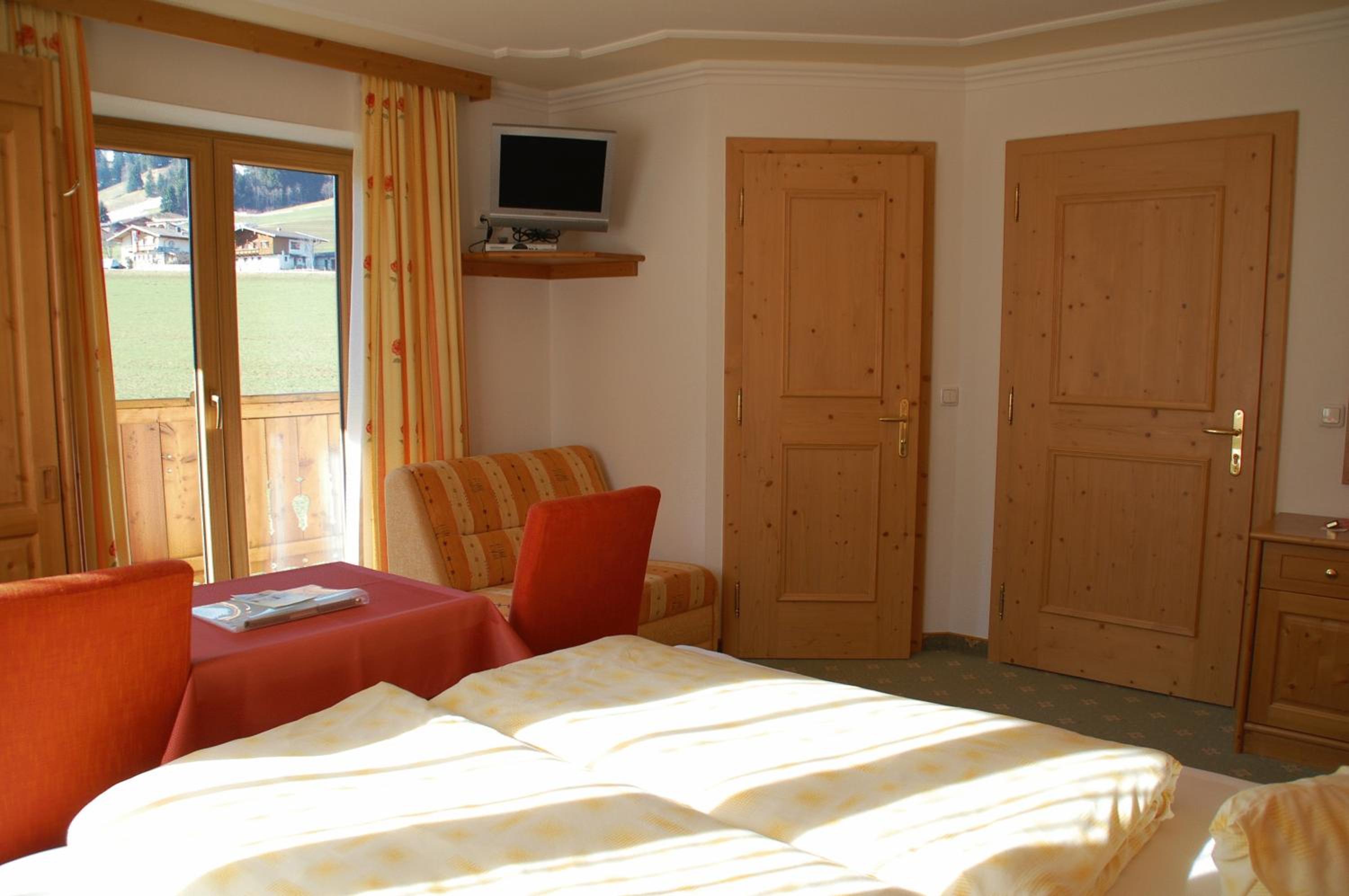 Double Room - Photo 13