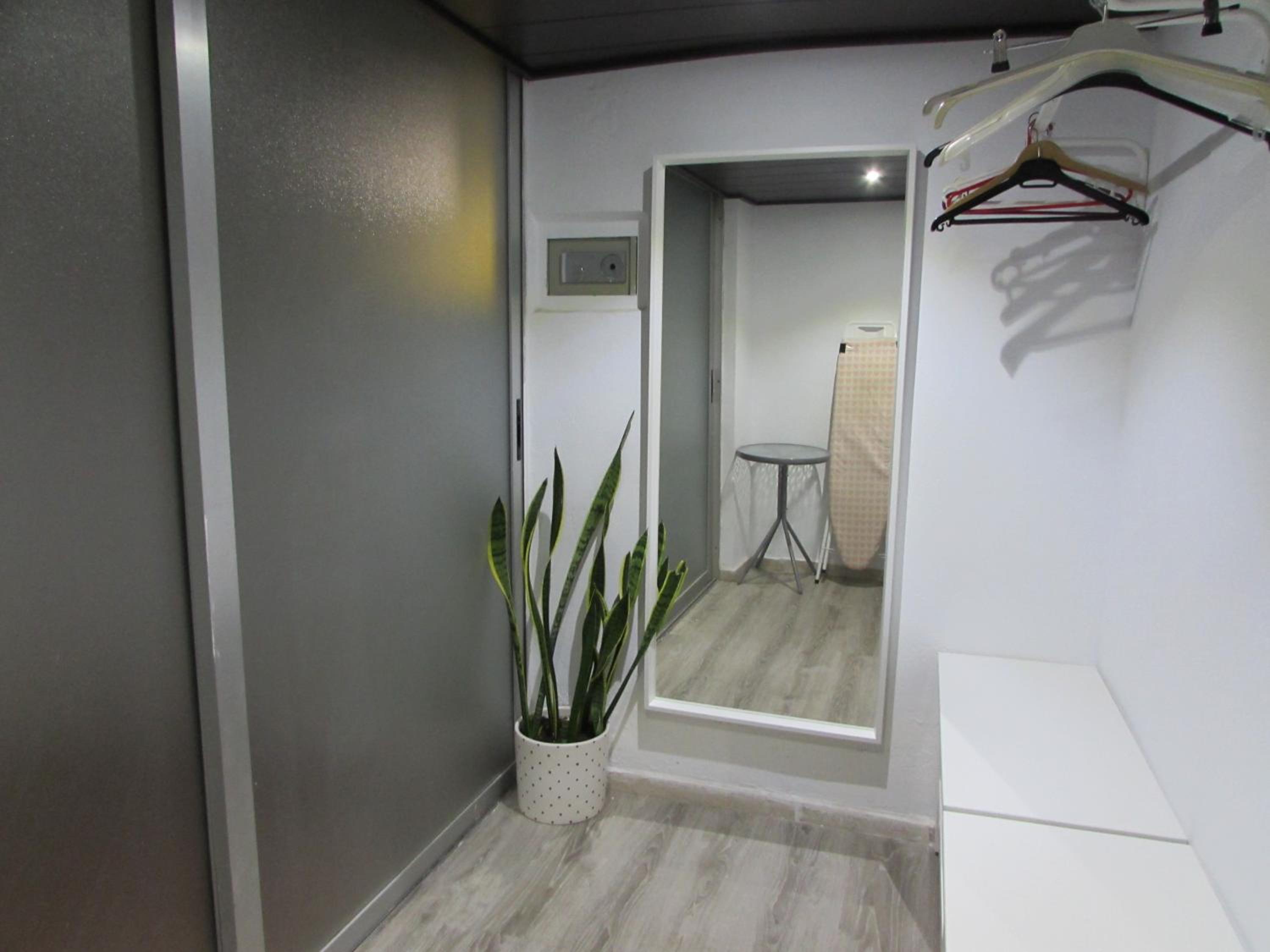 One-Bedroom Apartment - Photo 9