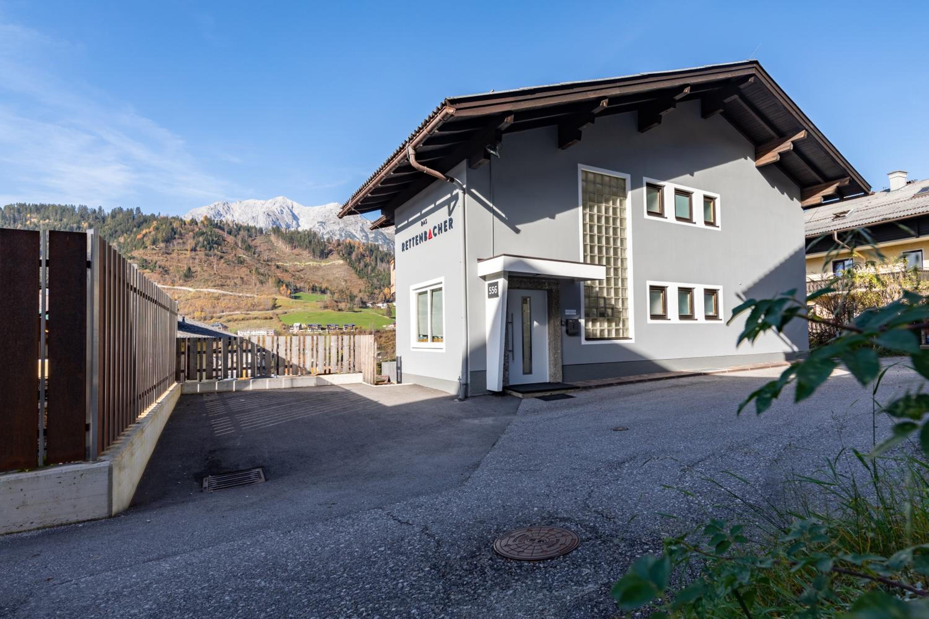 Three-Bedroom Apartment with Terrace and Mountain View - Photo 21
