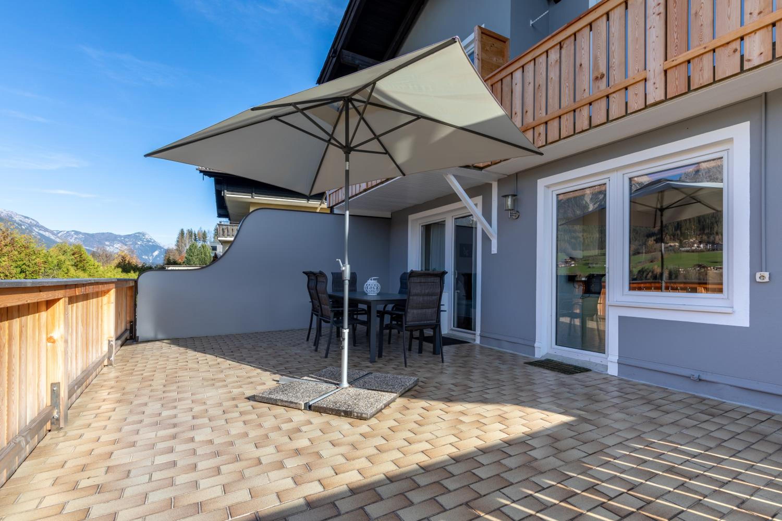 Three-Bedroom Apartment with Terrace and Mountain View - Photo 14