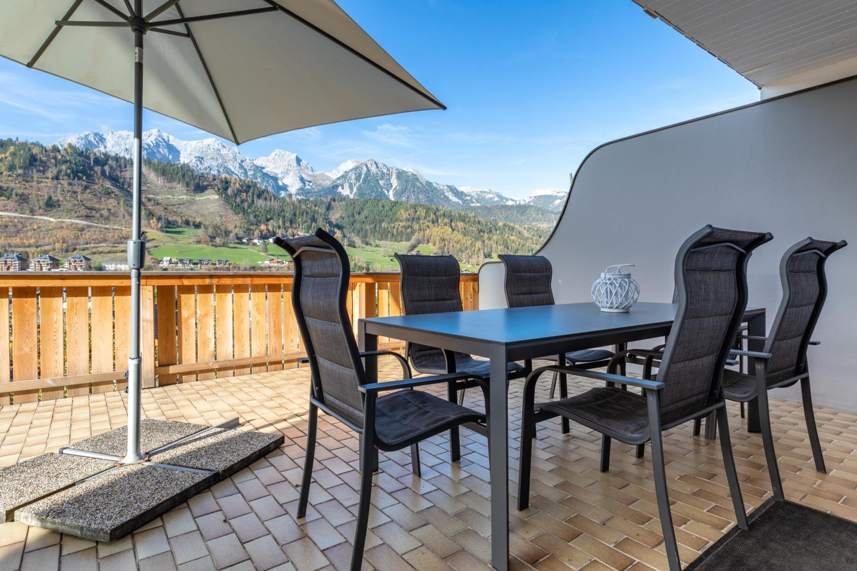 Three-Bedroom Apartment with Terrace and Mountain View - Photo 13