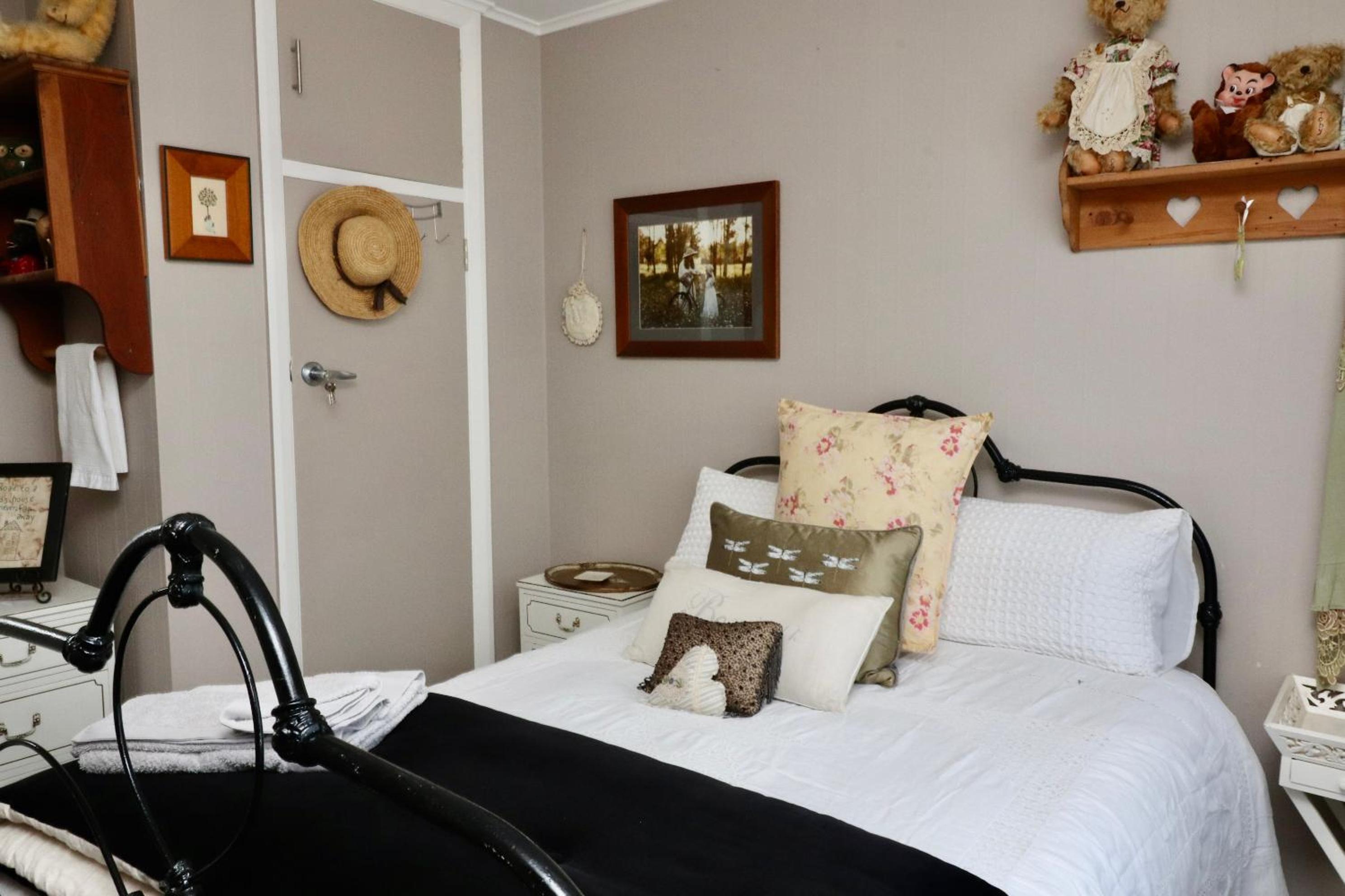 Double Room with Shared Bathroom photo 3