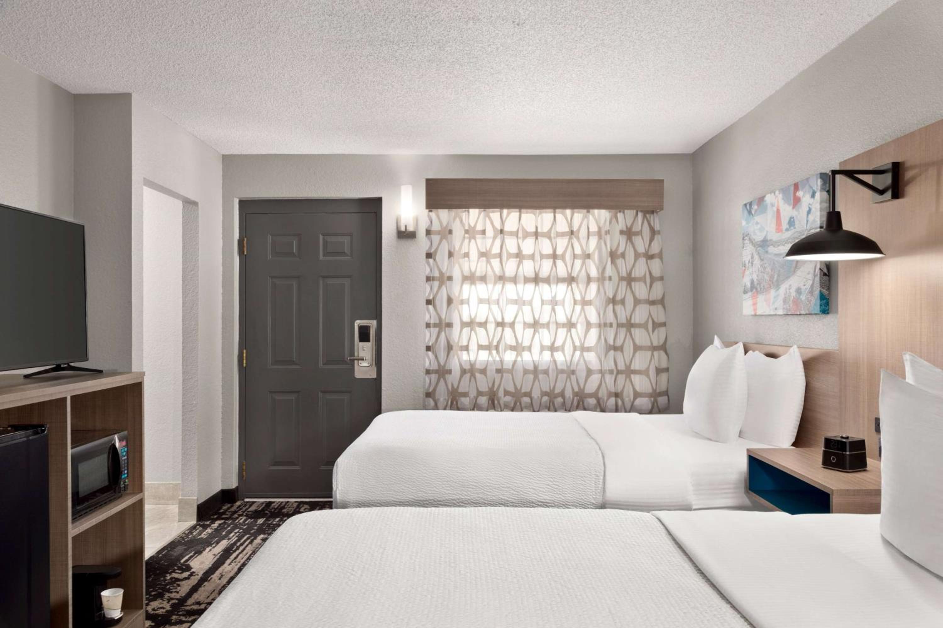 Deluxe Double Room with Two Double Beds - Non-Smoking - Photo 3