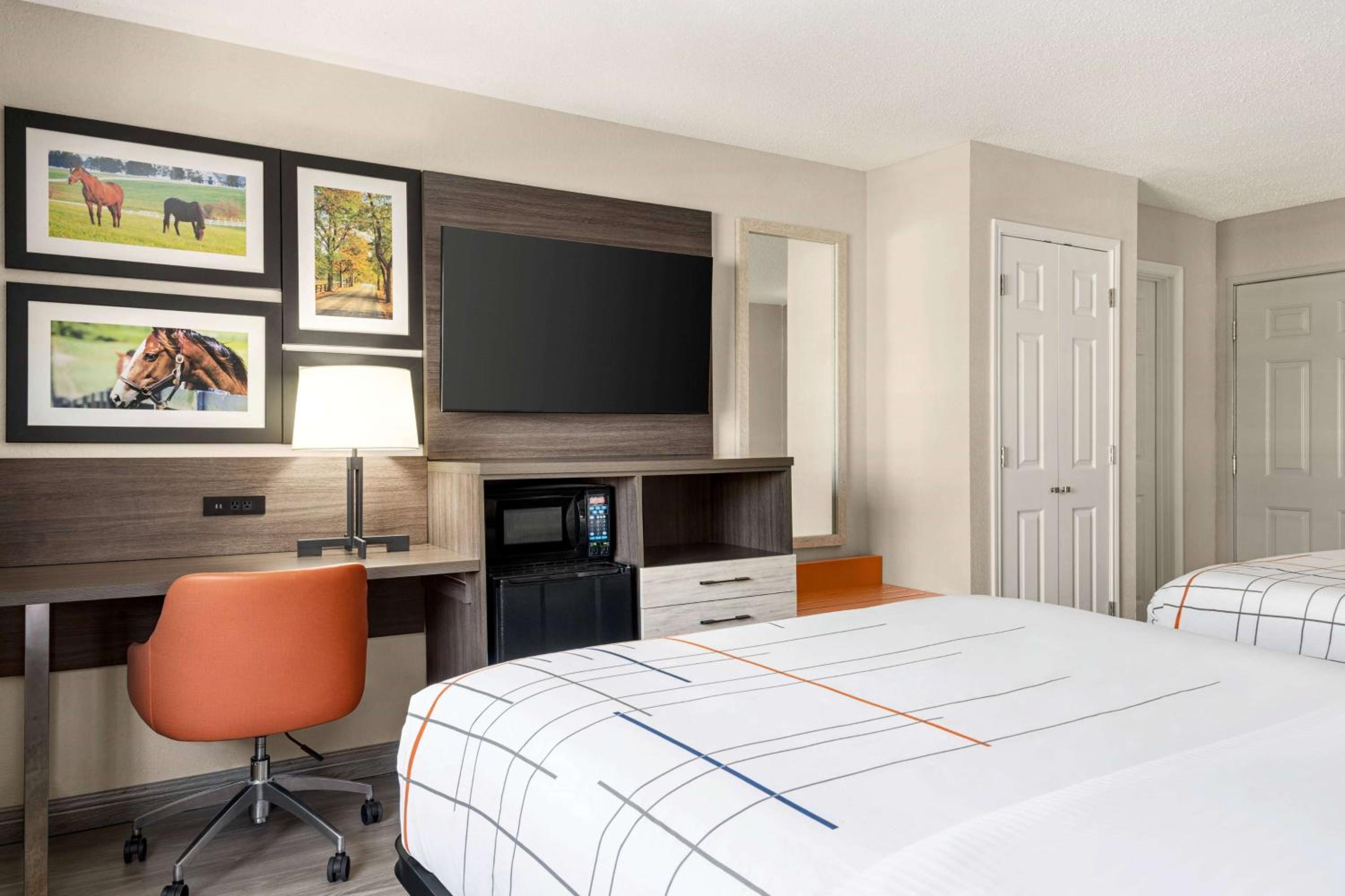 Double Room with Two Double Beds - Disability Access - Photo 6