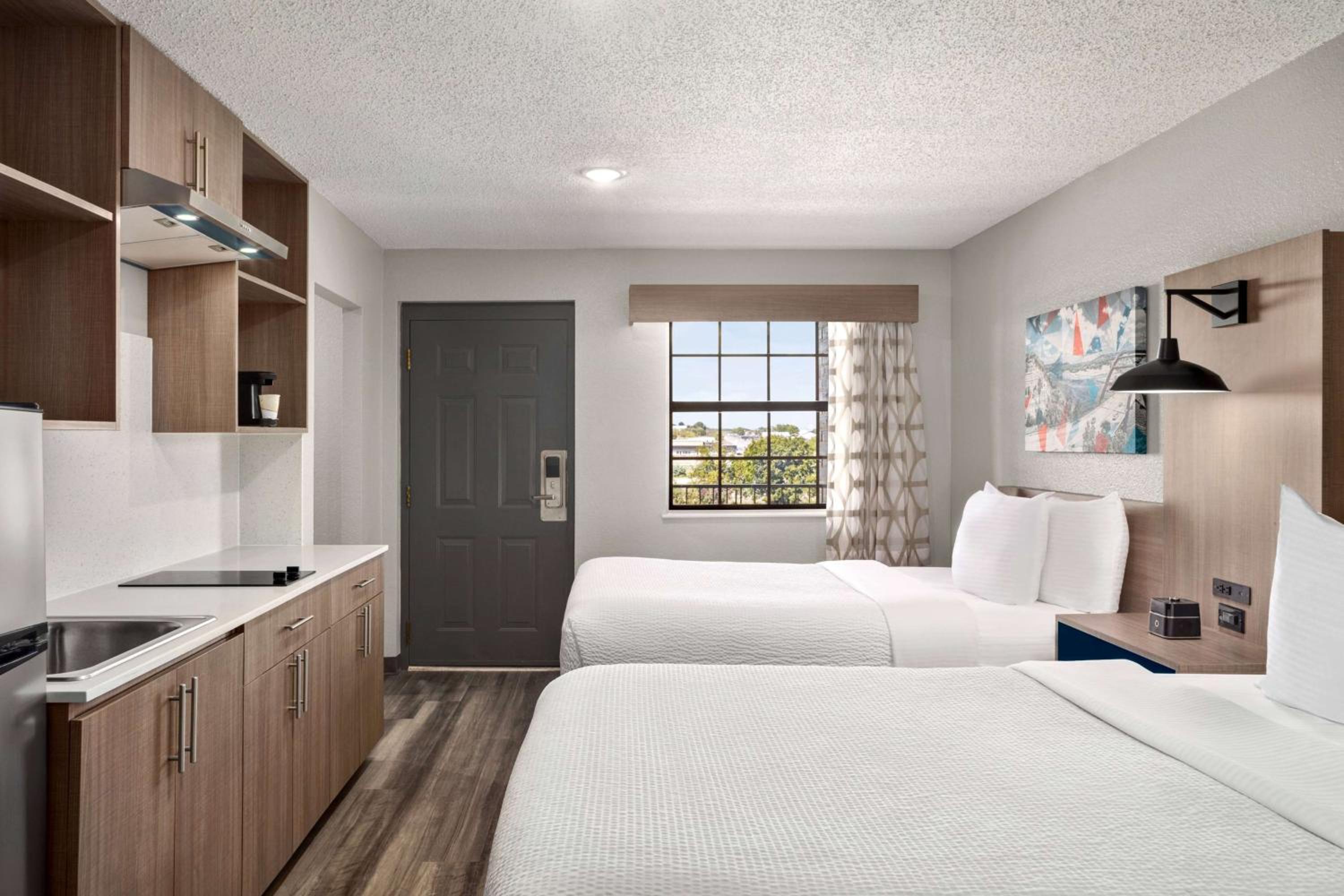 Studio with Two Double Beds and Kitchenette - Non-Smoking - Photo 3