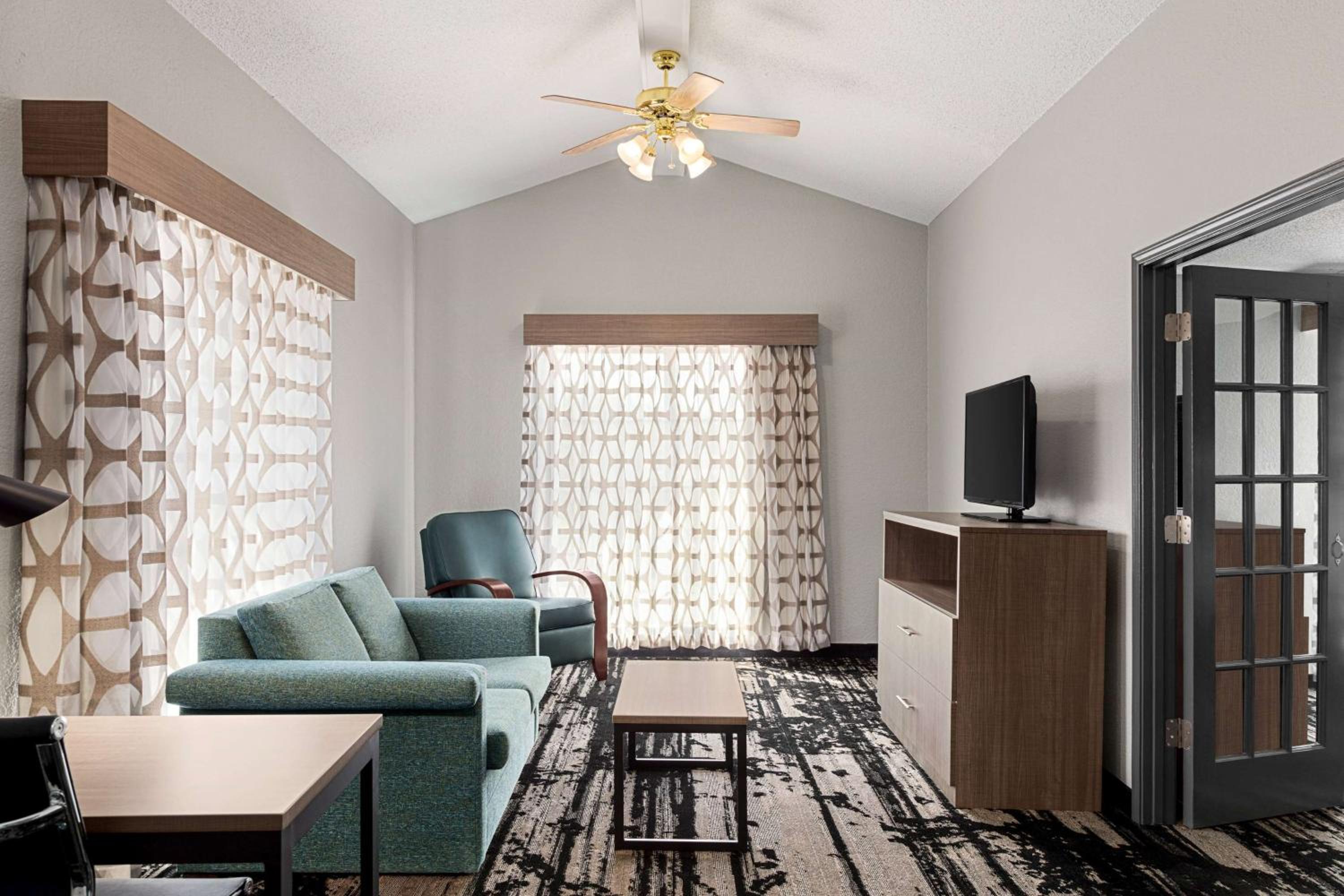 King Suite - Non-Smoking - Photo 1