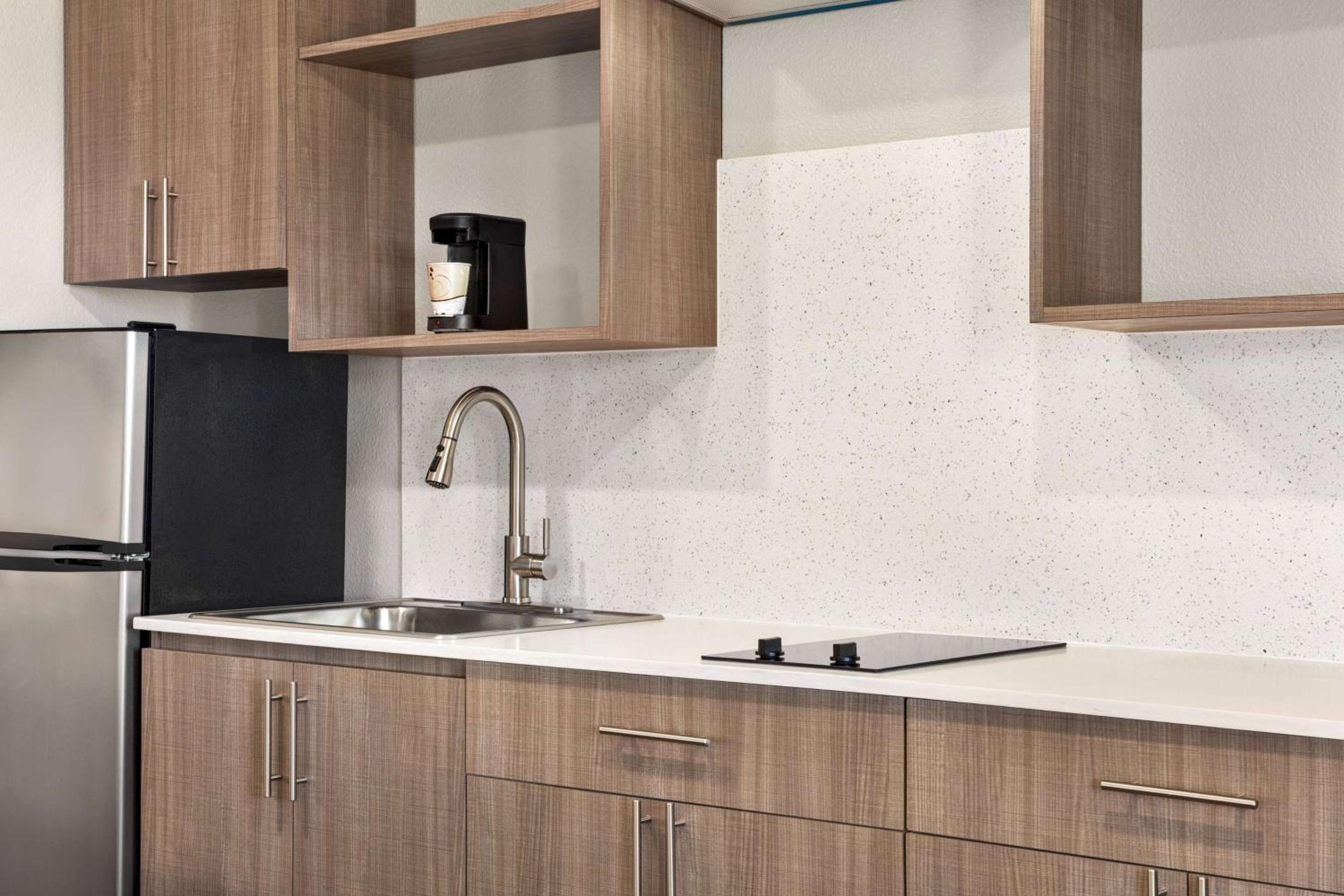 King Studio with Kitchenette - Non-Smoking - Photo 4