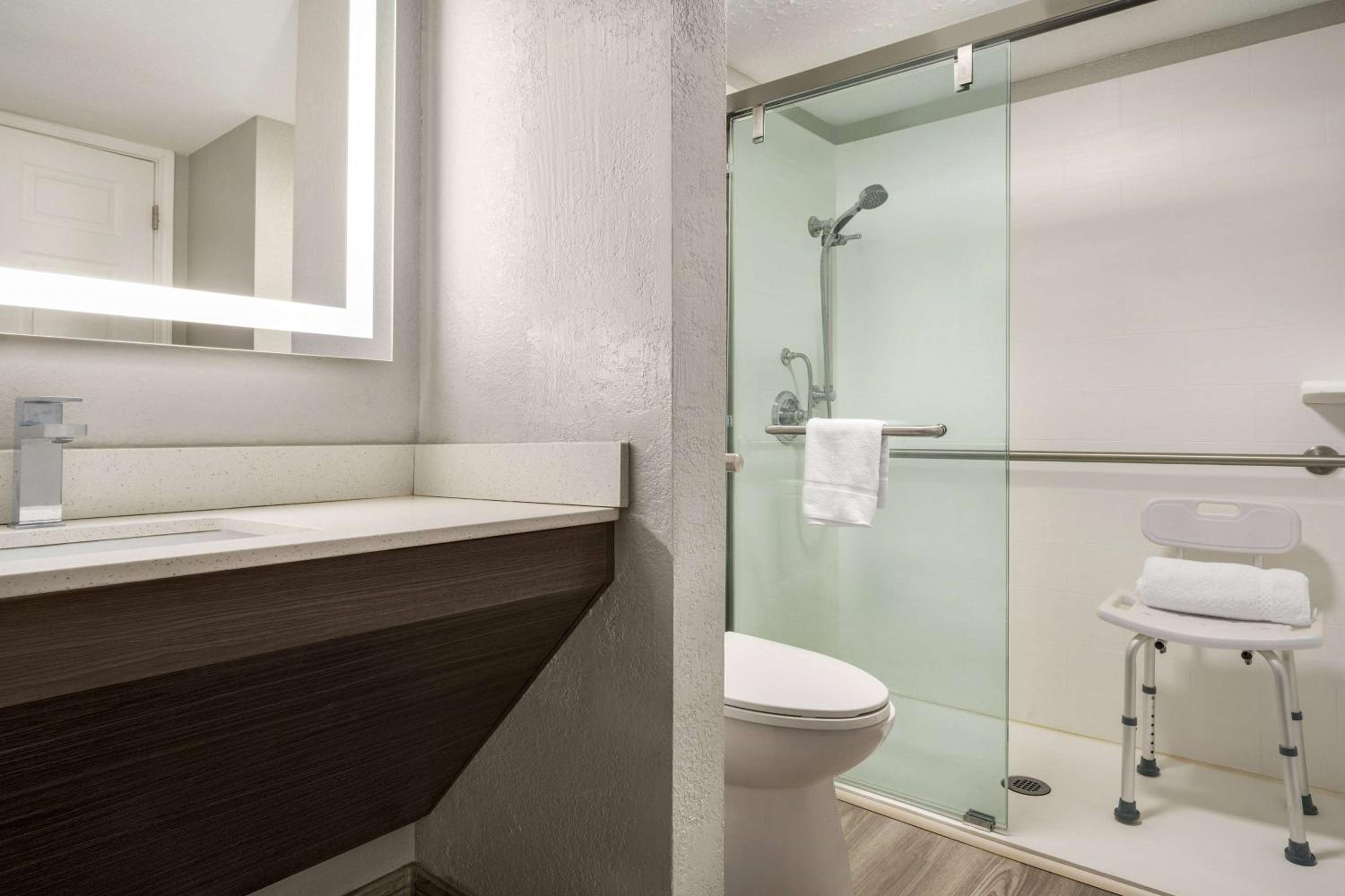 King Room - Disability Access - Photo 8