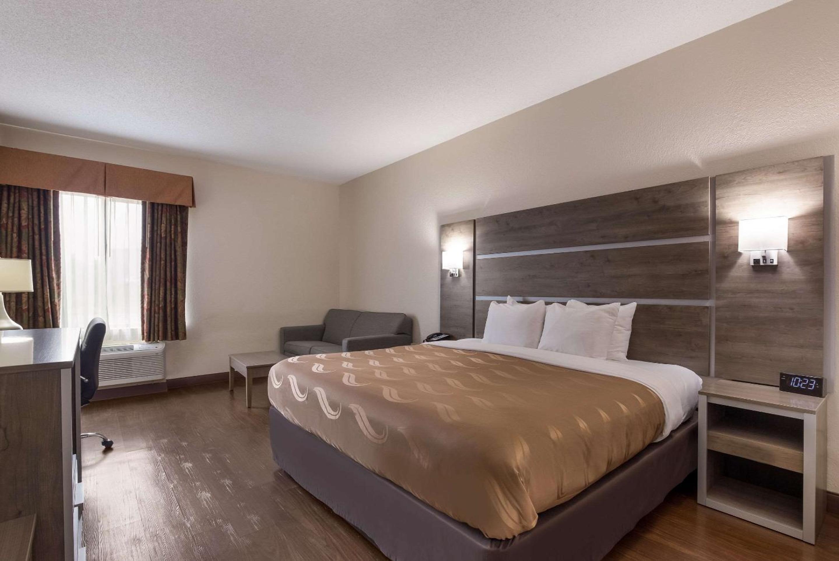 King Room - Non-Smoking - Photo 1