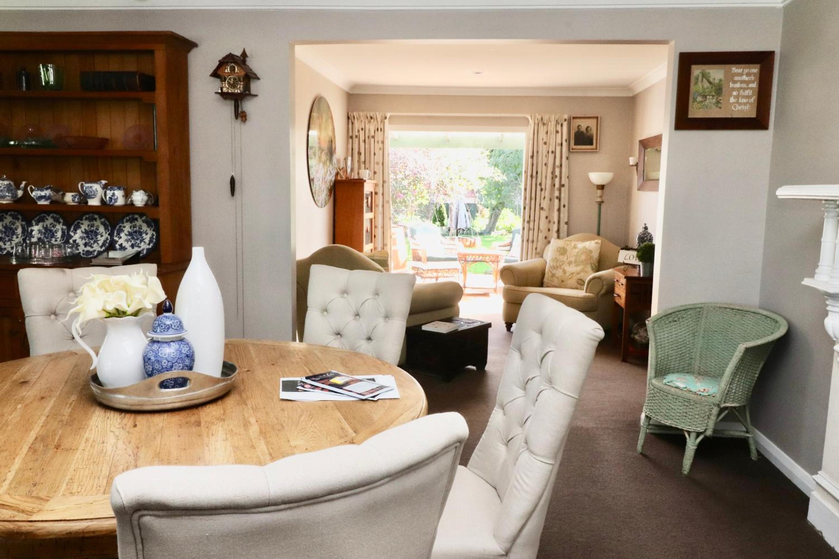 Deluxe King Room - Photo 4