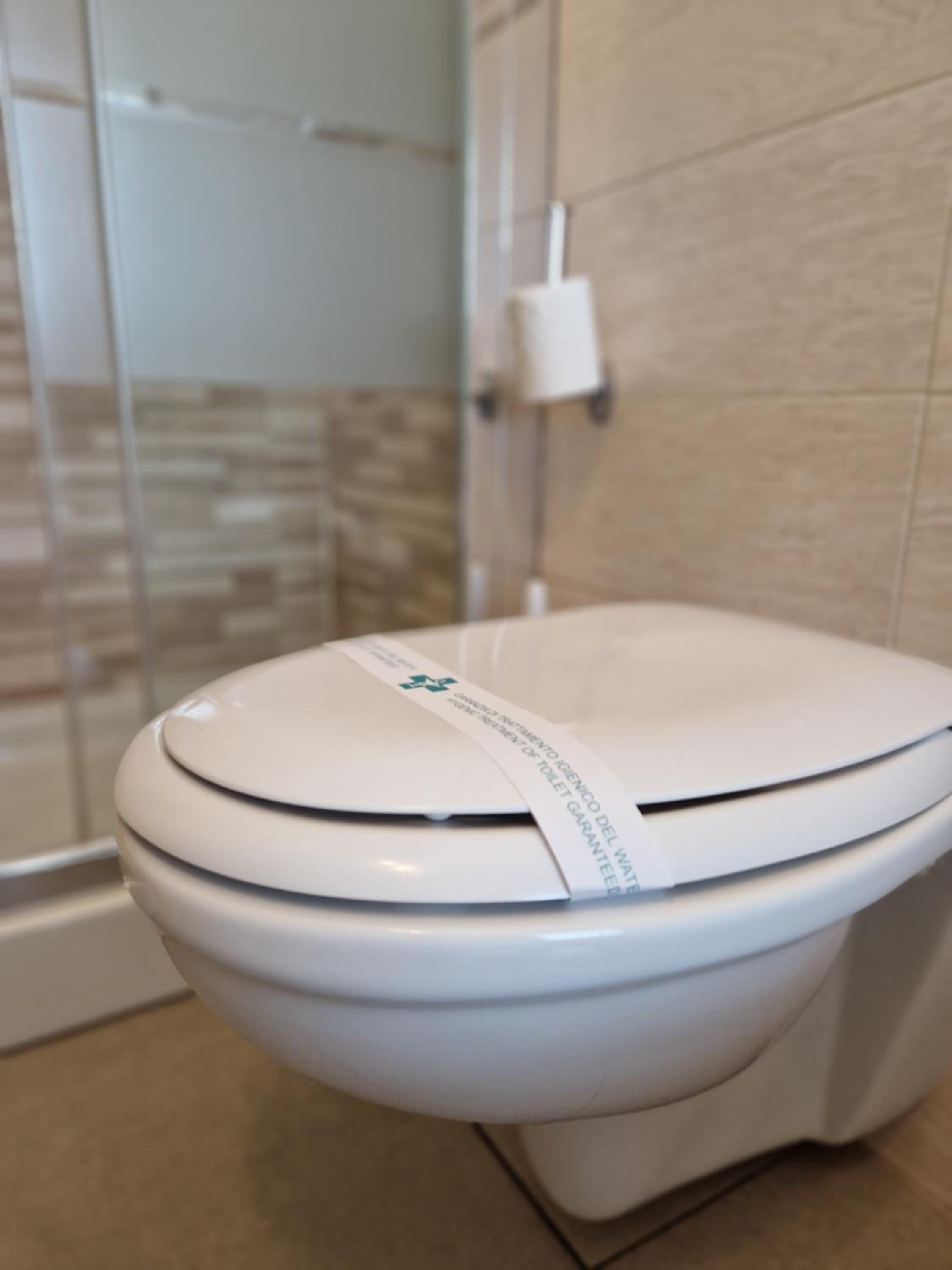 Single Room with Private Bathroom photo 2