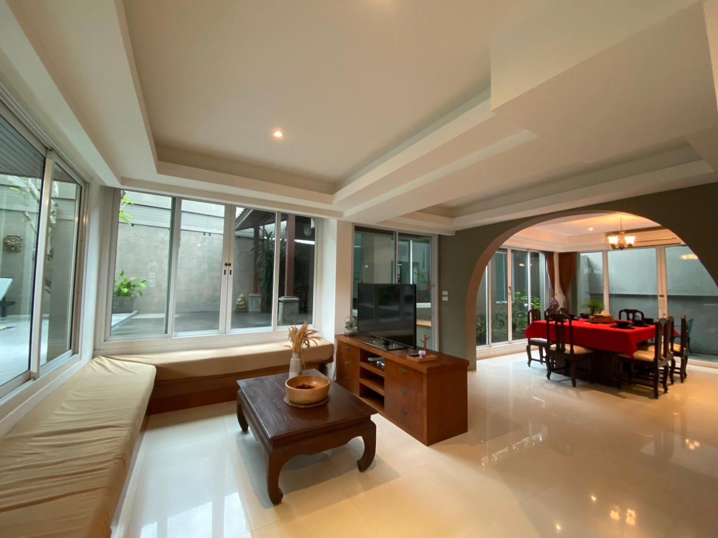 Four-Bedroom Villa with Private Pool - Photo 8