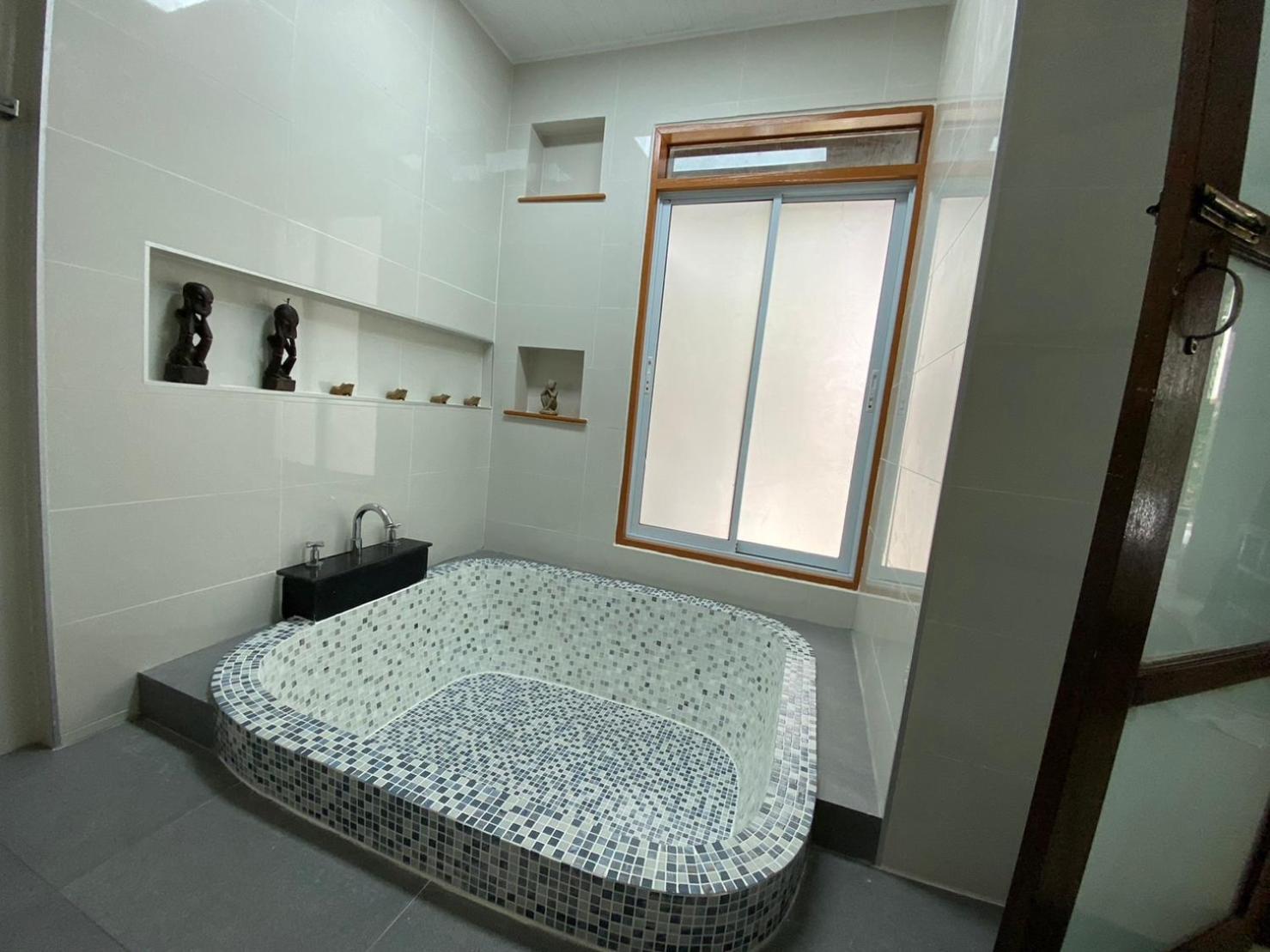 Four-Bedroom Villa with Private Pool - Photo 15