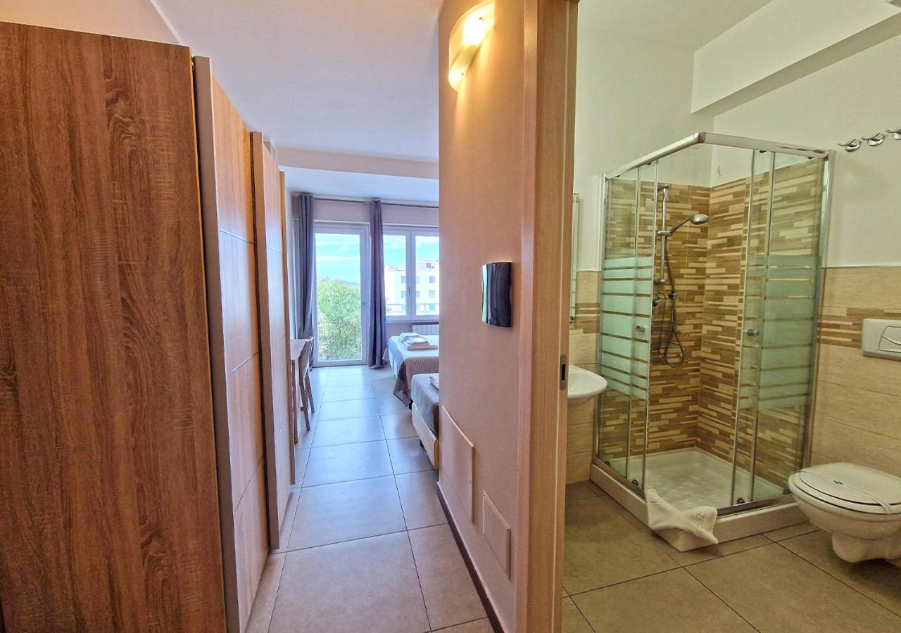 Triple Room with Private Bathroom photo 3