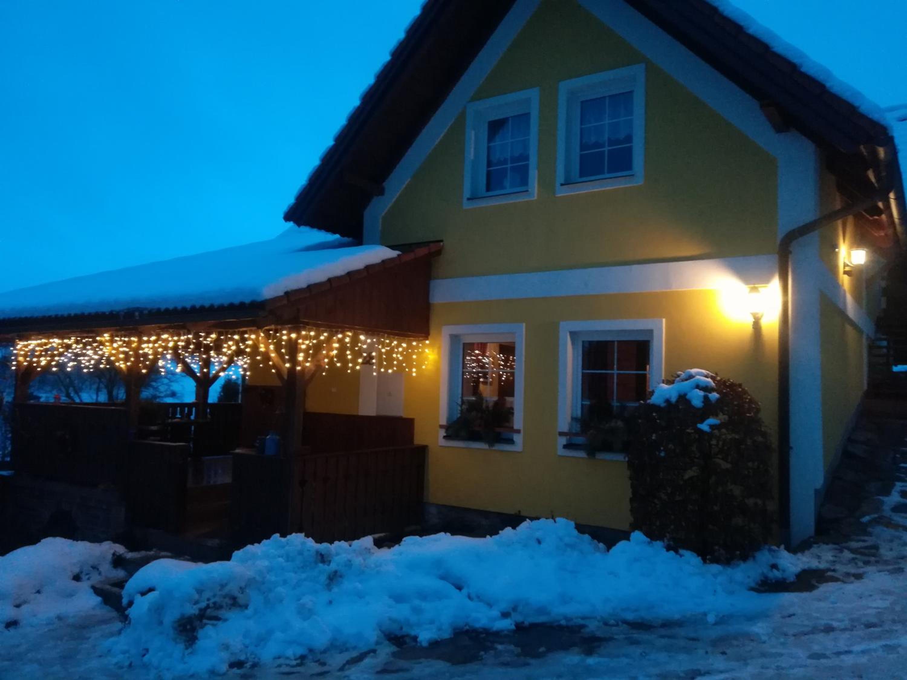 Eight-Bedroom House photo 2