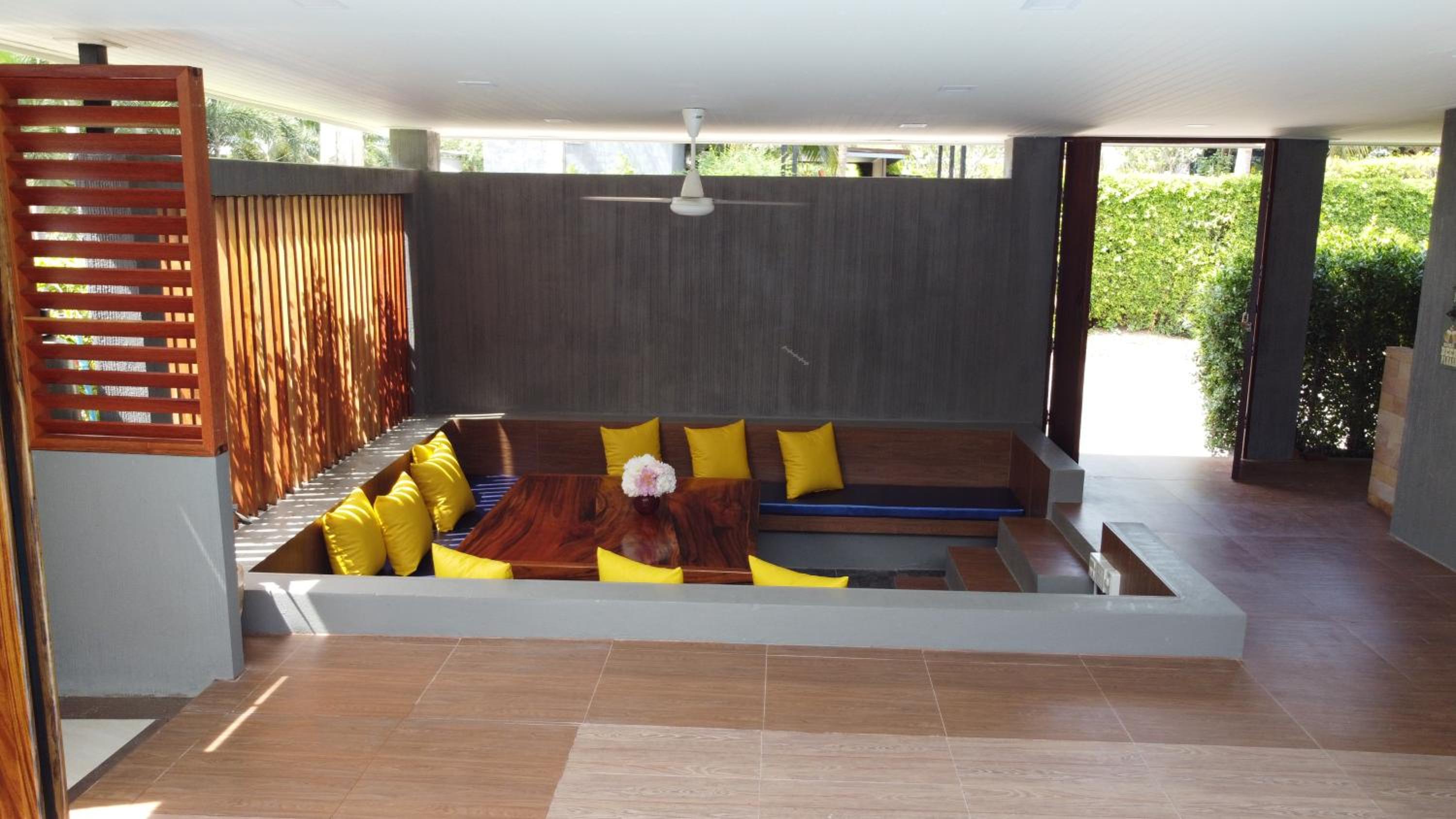 Villa with Private Pool - Photo 2