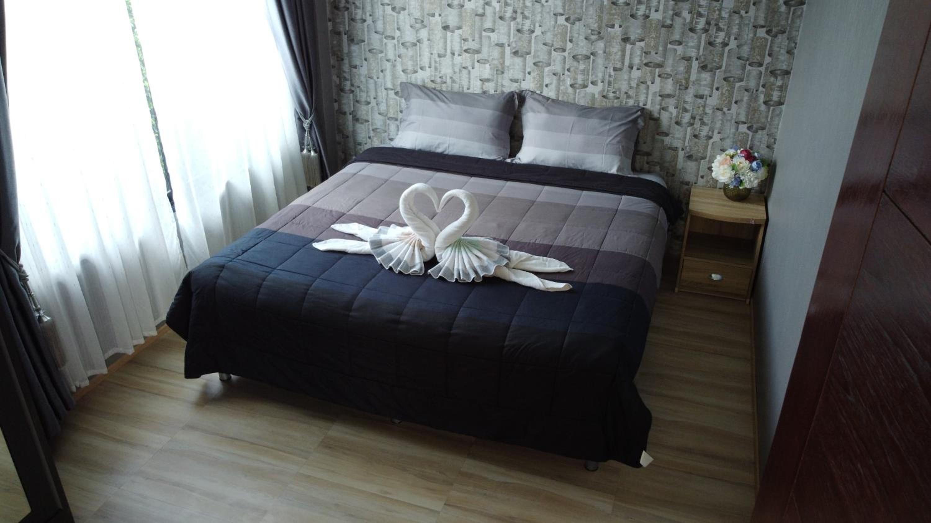 Villa with Private Pool - Photo 7