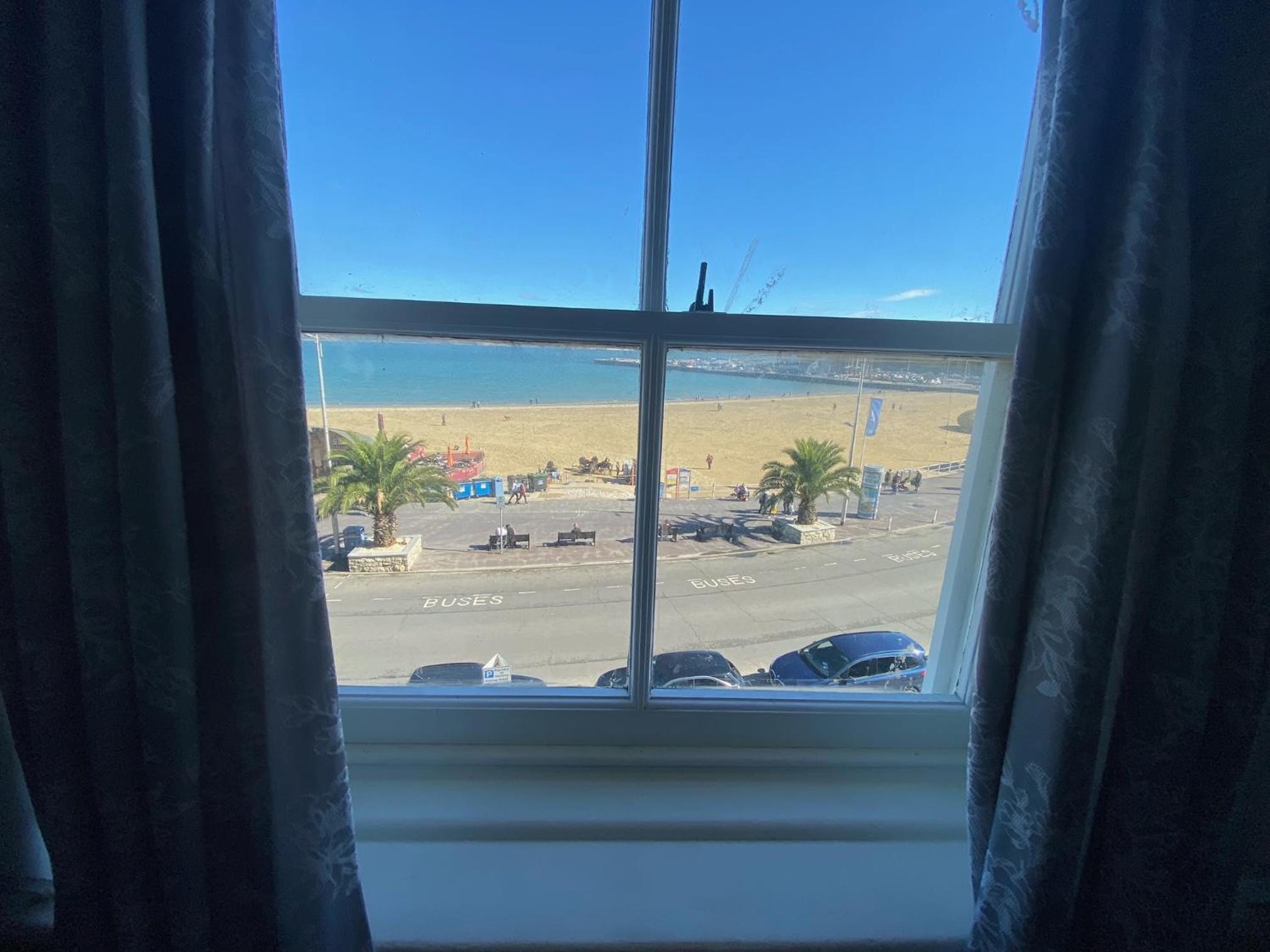 Twin Room with Sea View - Photo 3