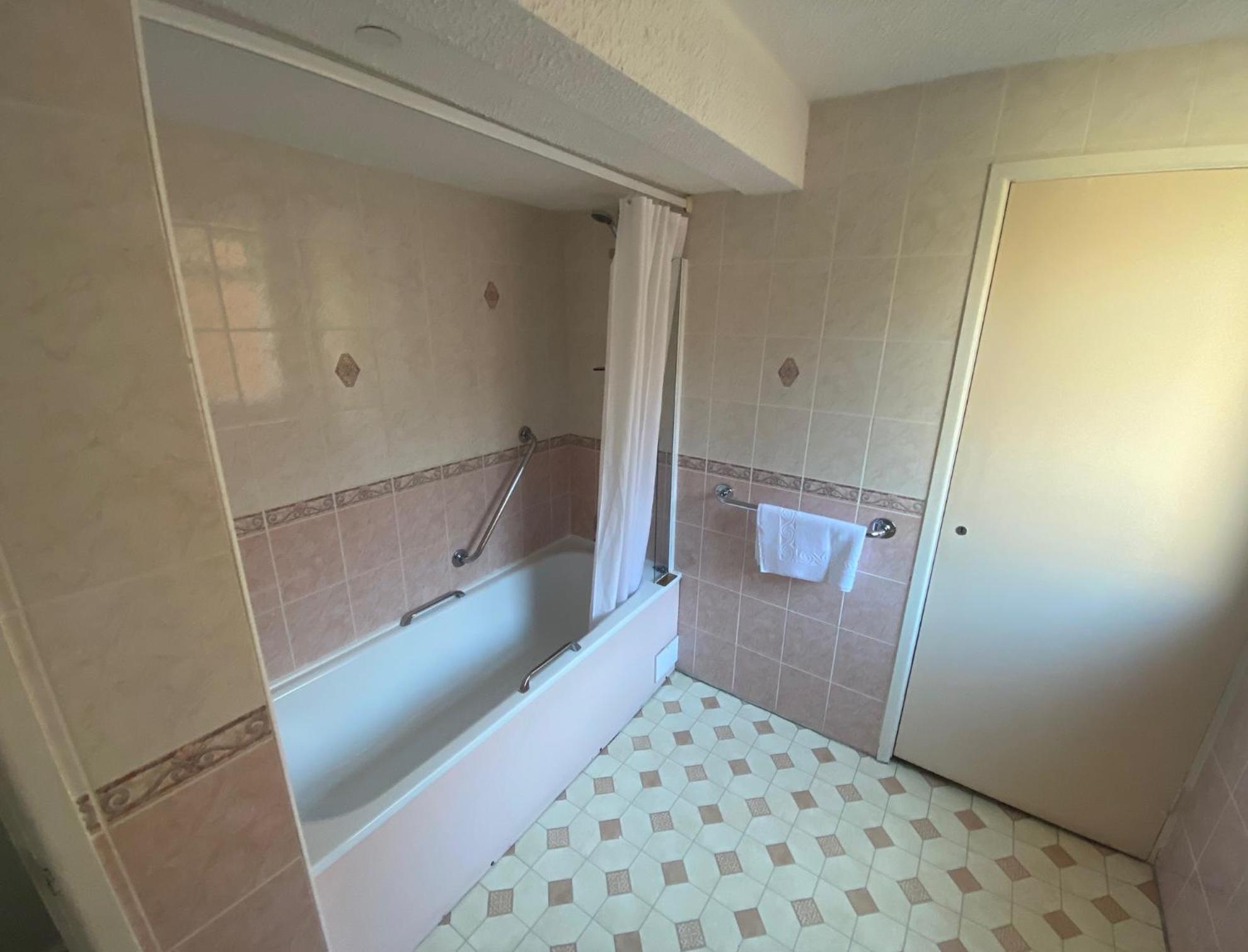 Twin Room with Sea View - Photo 5