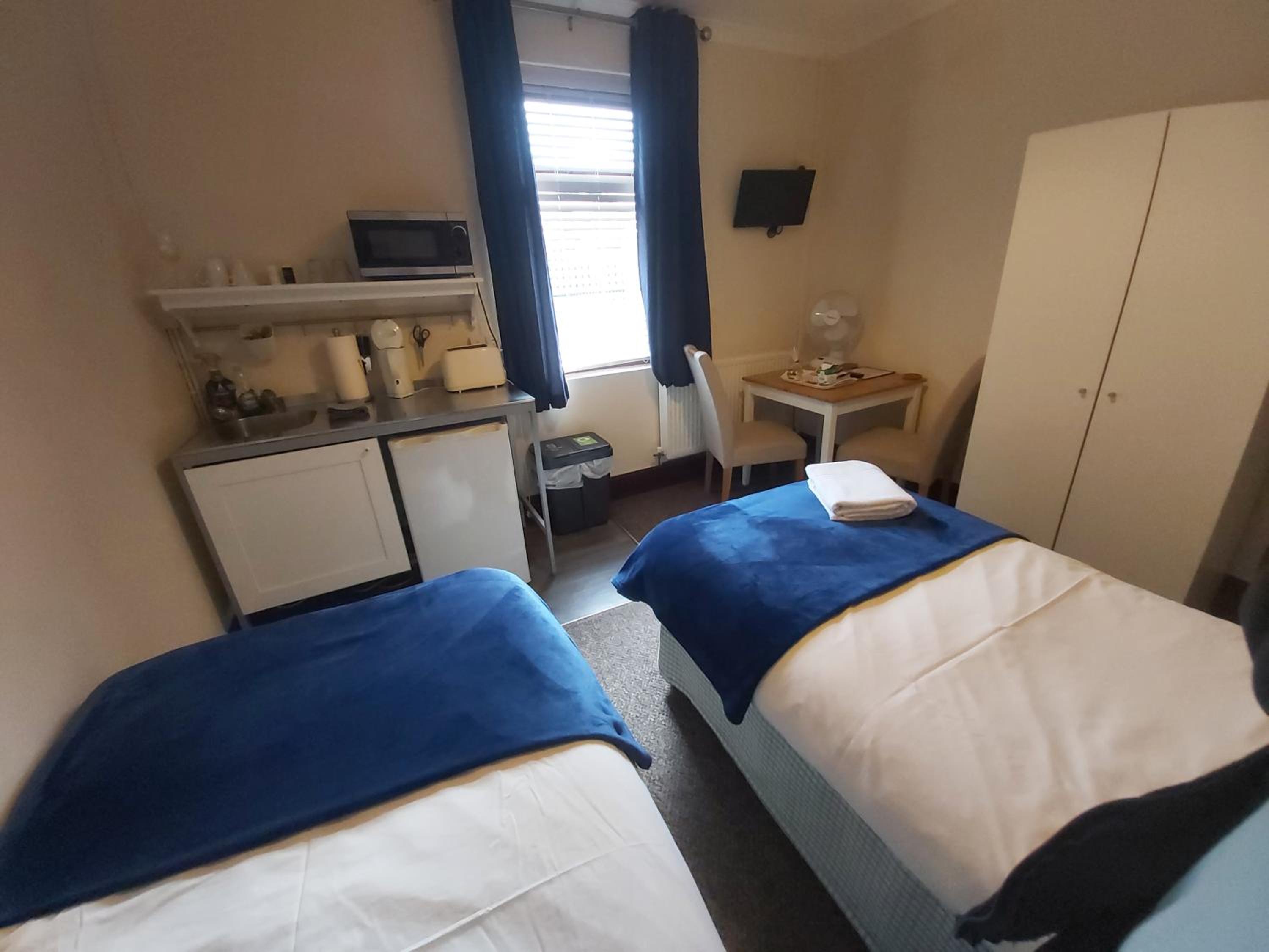Standard Twin Room photo 3