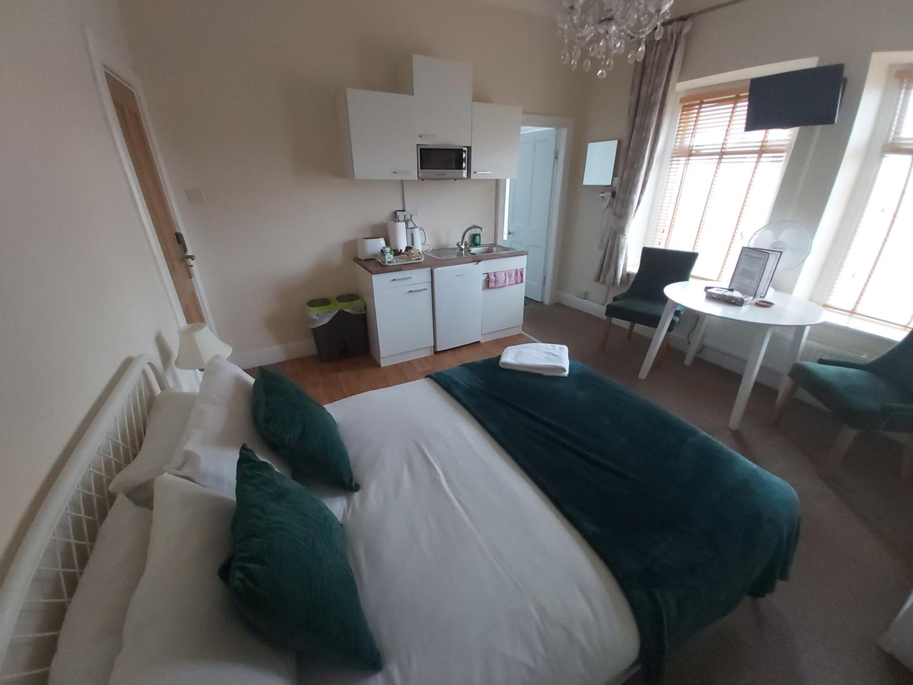 Large Double Room photo 3