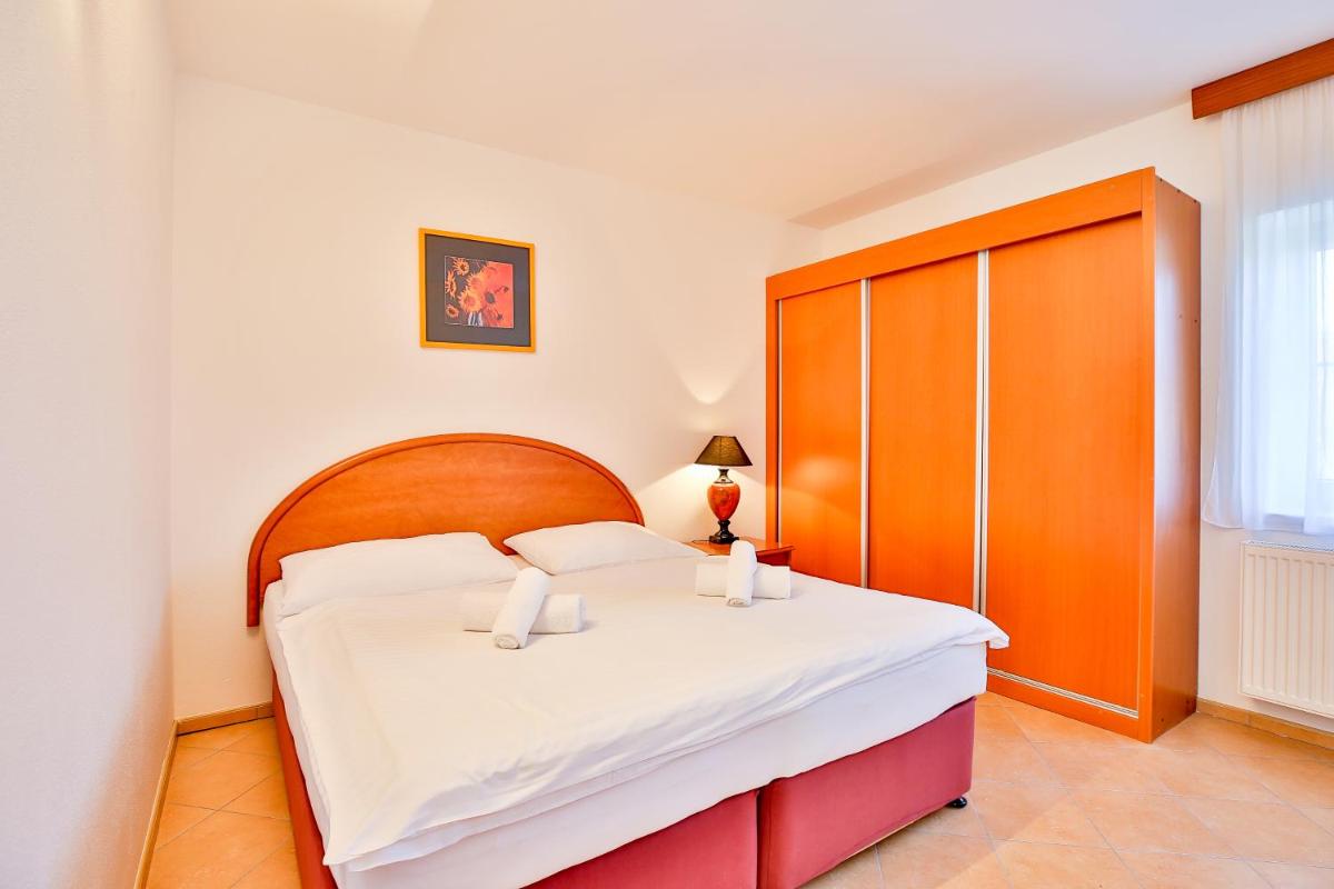 Double Room with Patio photo 2
