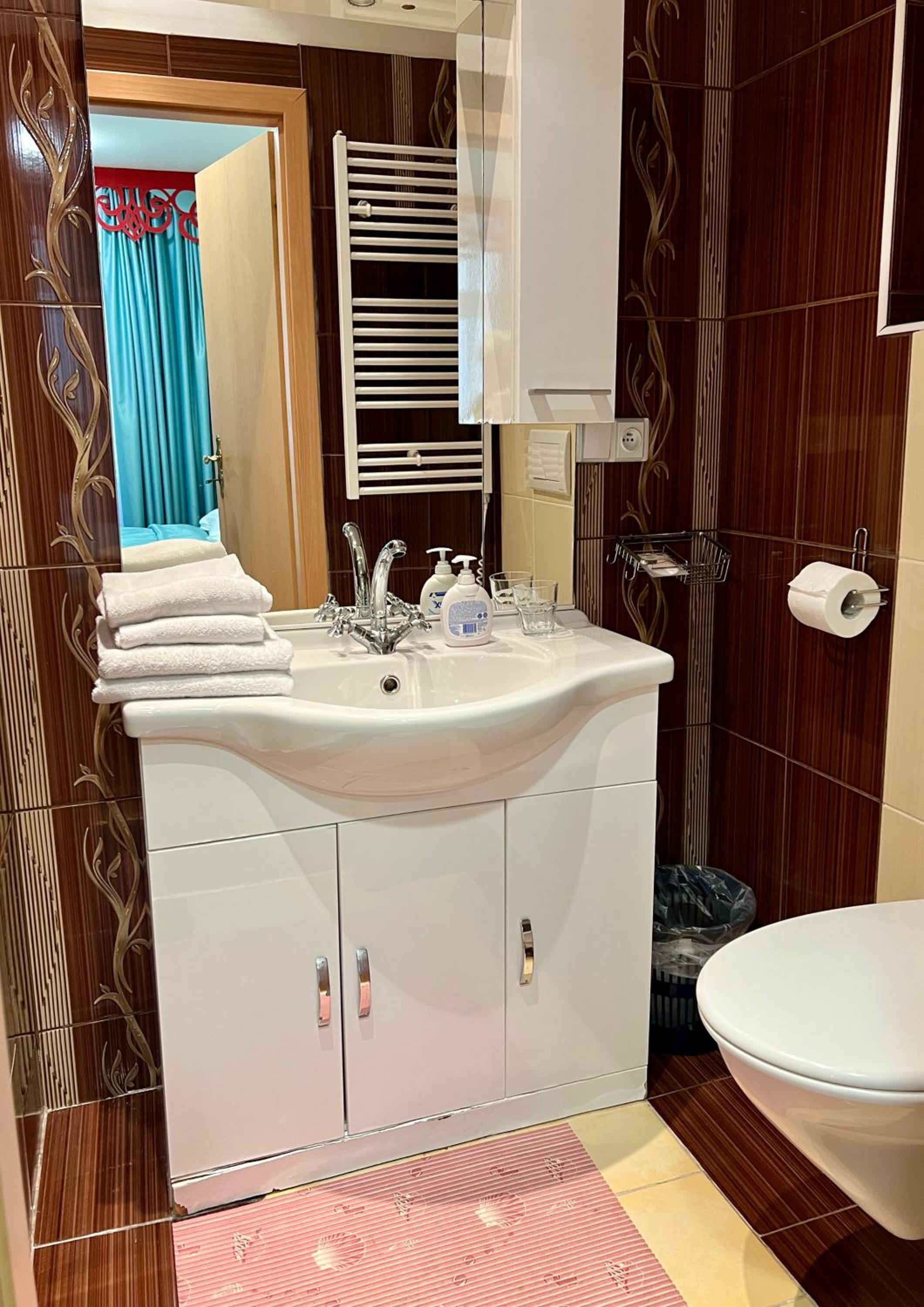 Standard Double Room - Photo 21