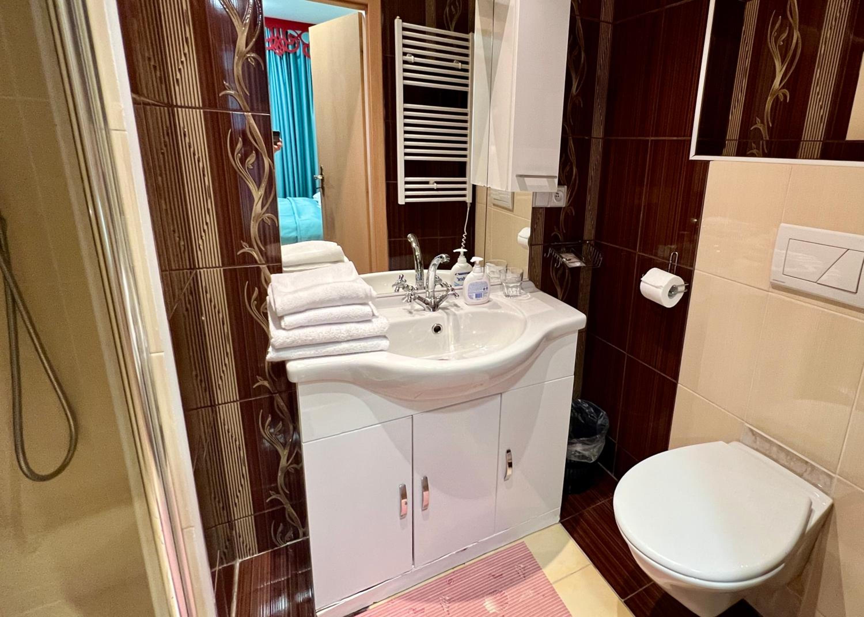 Standard Double Room - Photo 22