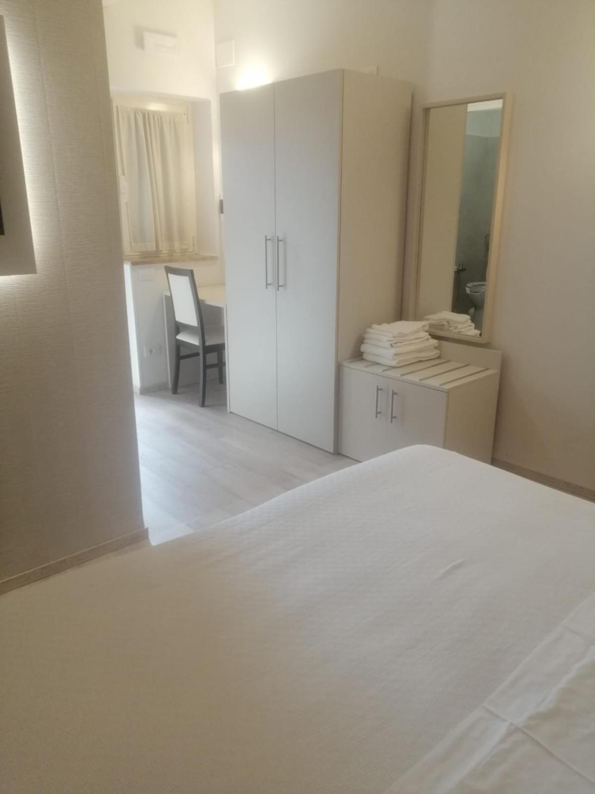 Economy Double Room - Photo 3