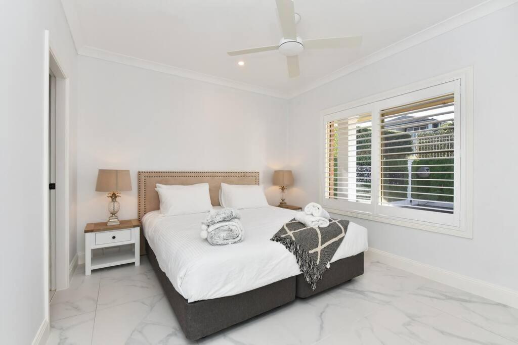 Six-Bedroom House photo 1