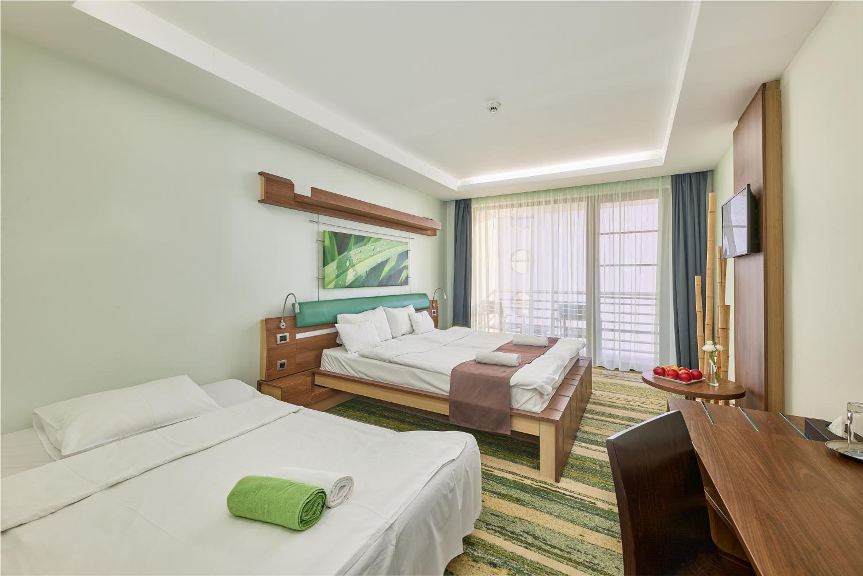Family Room (2 Adults + 2 Children)