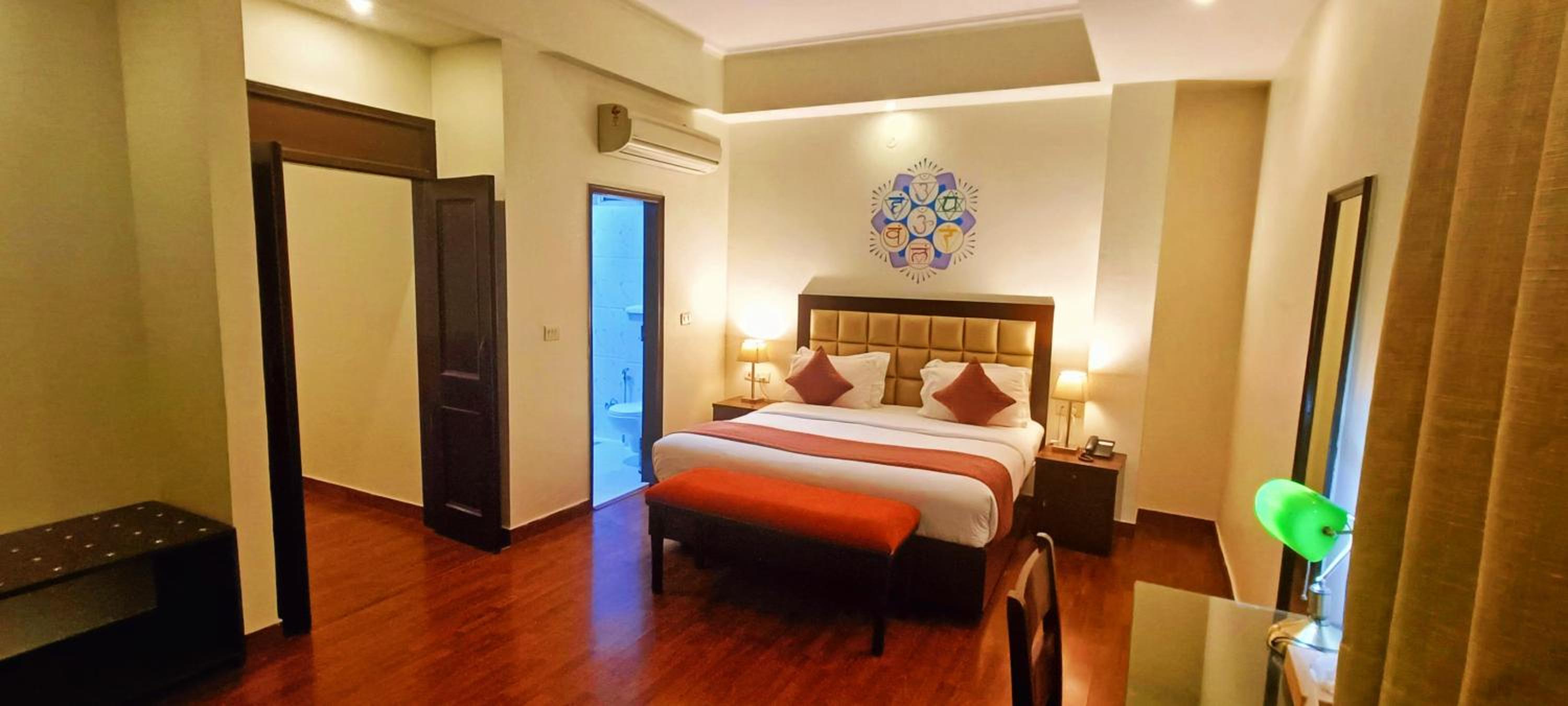 Suite Room - Photo 7