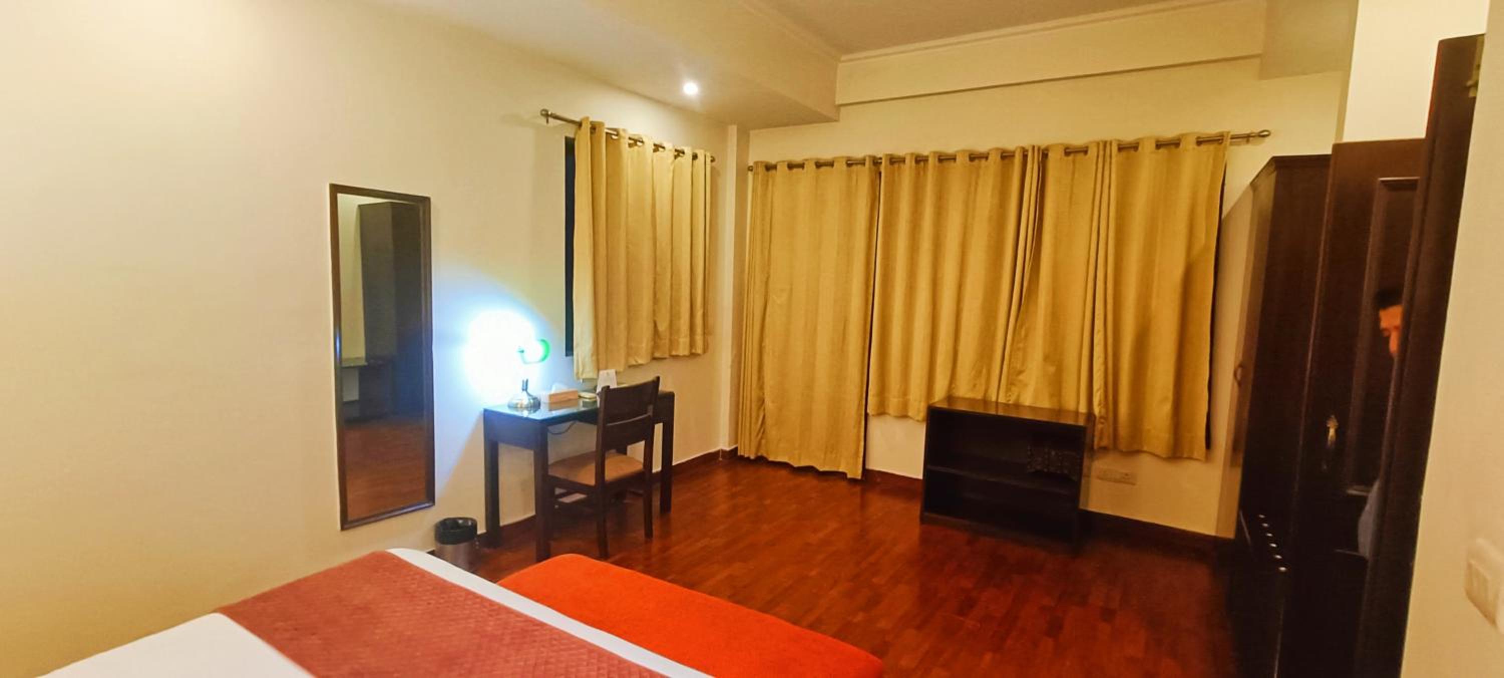 Suite Room - Photo 8