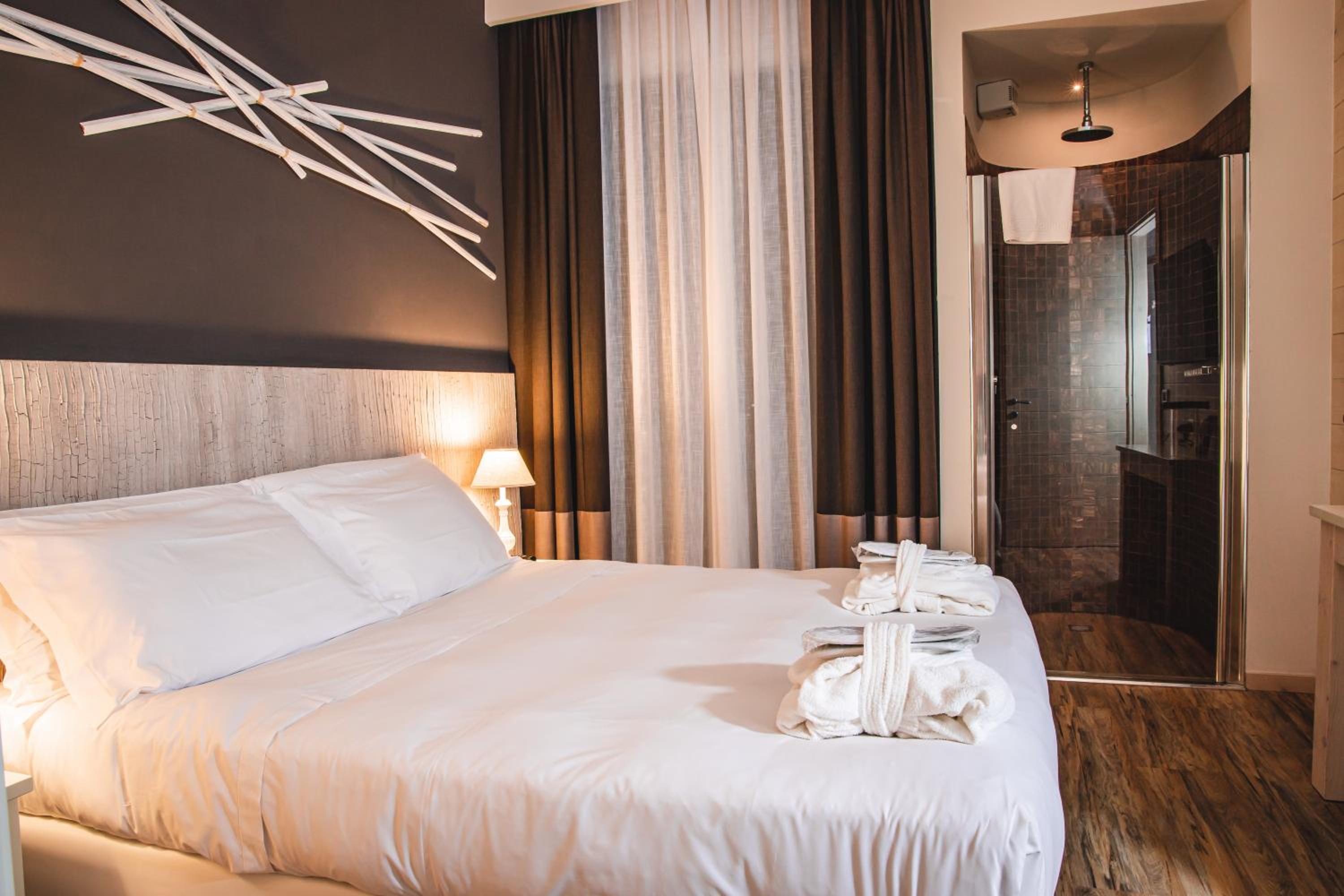 Suite - Photo 1