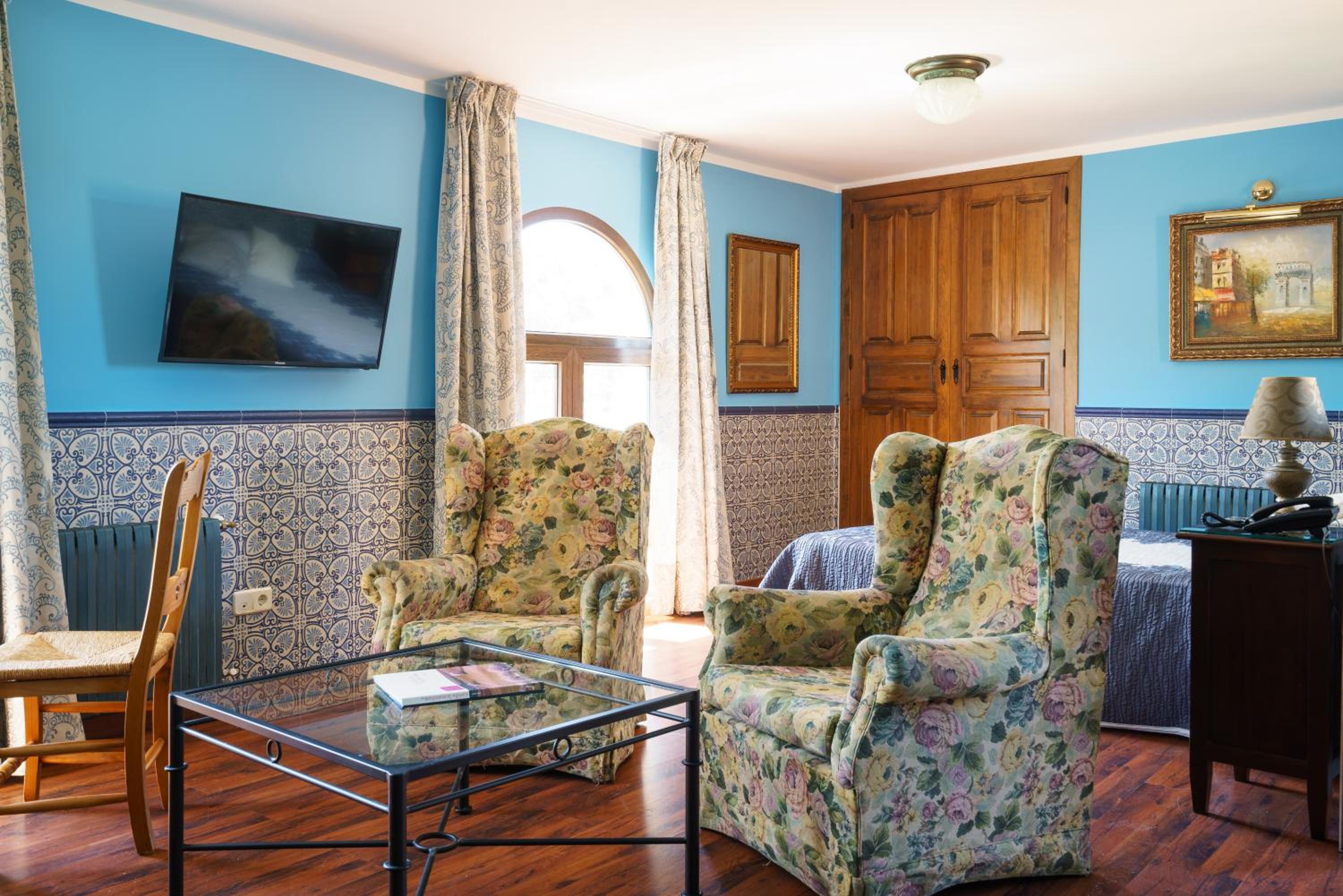 Deluxe Double Room with Balcony photo 2