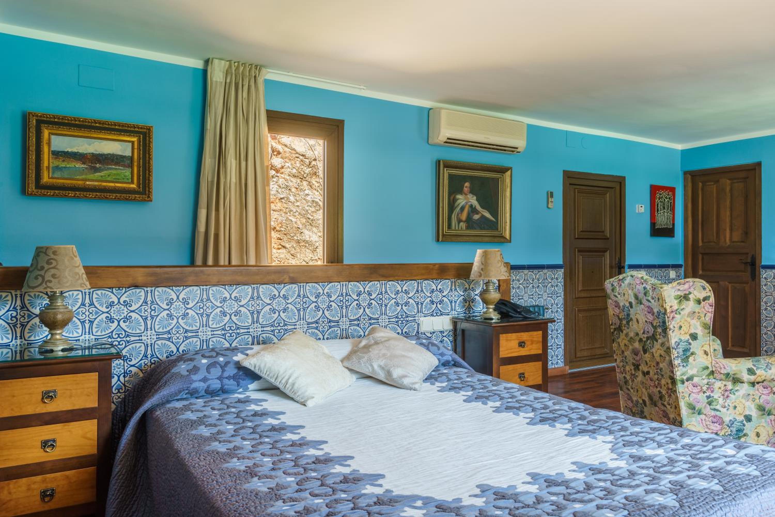 Deluxe Double Room with Balcony photo 3