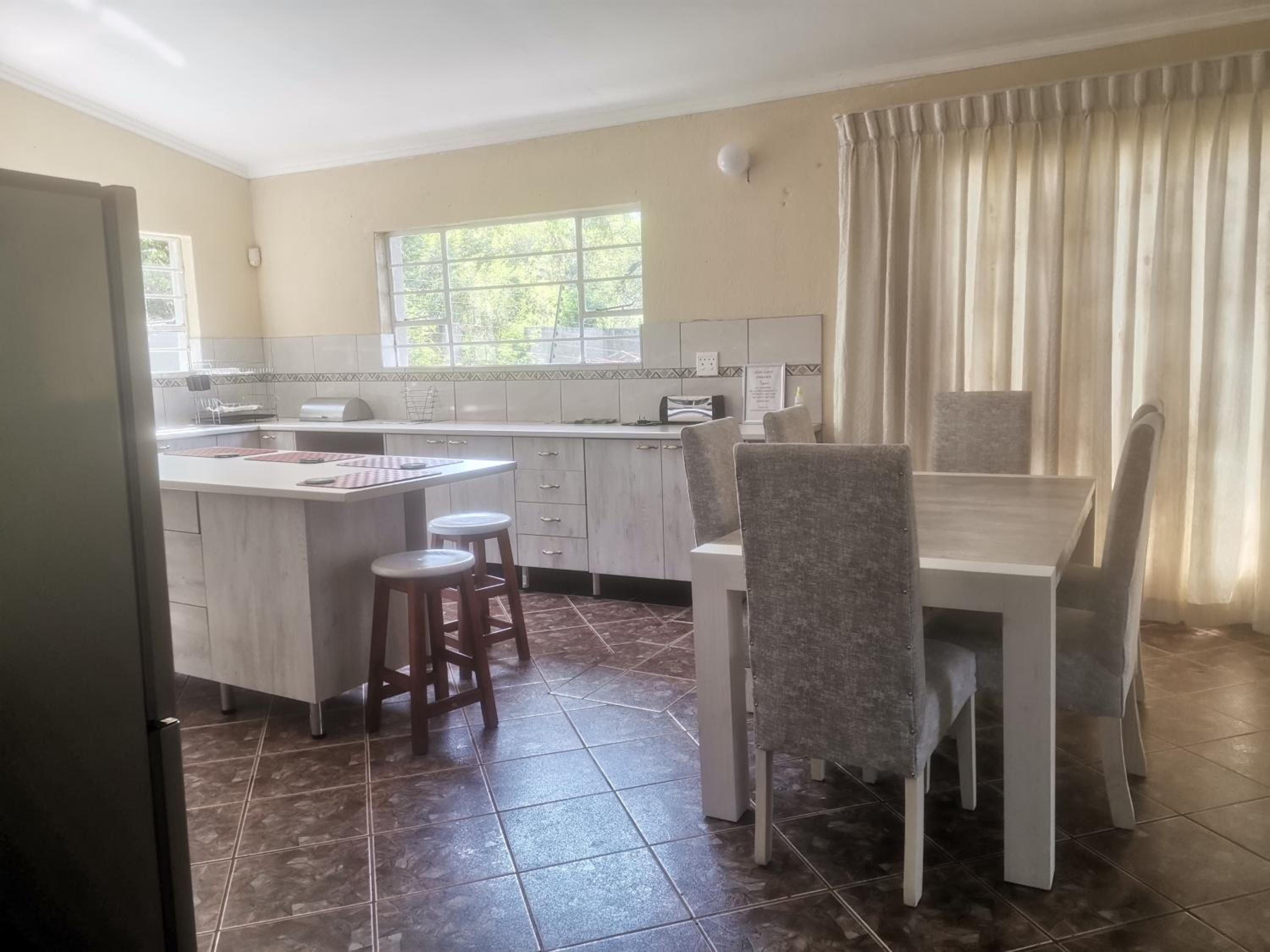 Four-Bedroom House - Photo 10