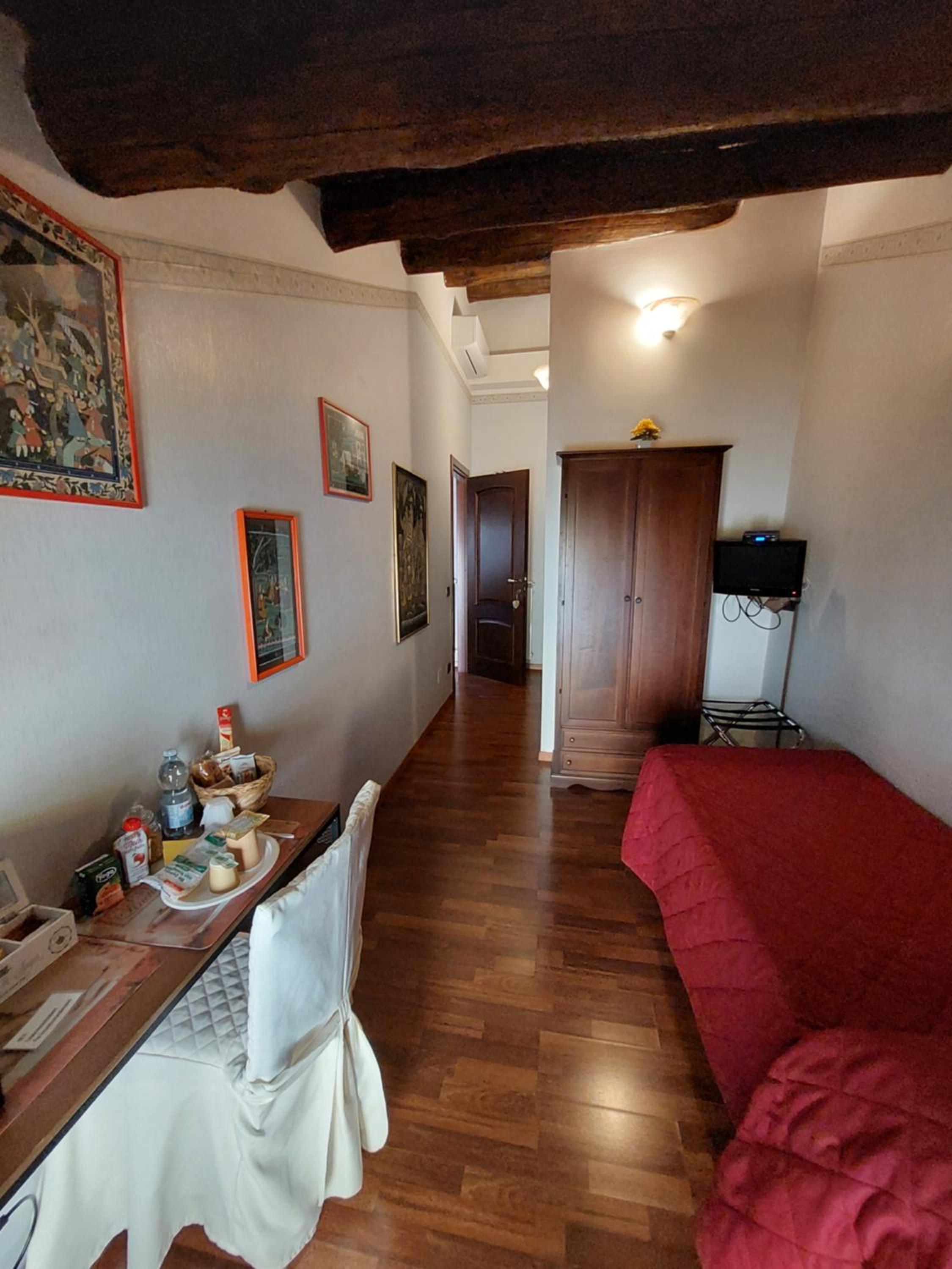 Single Room with Private Bathroom photo 1