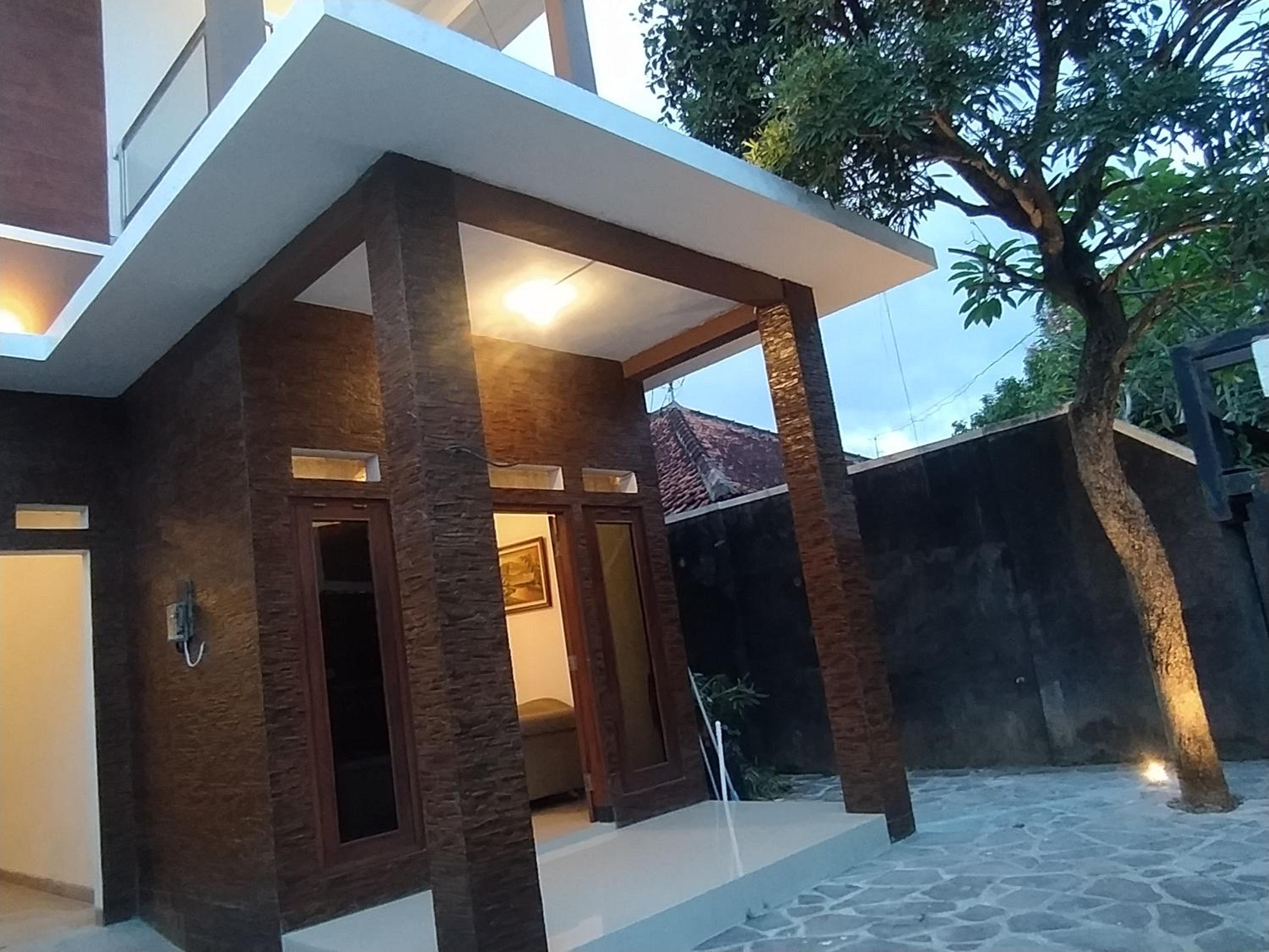Four-Bedroom House - Photo 22
