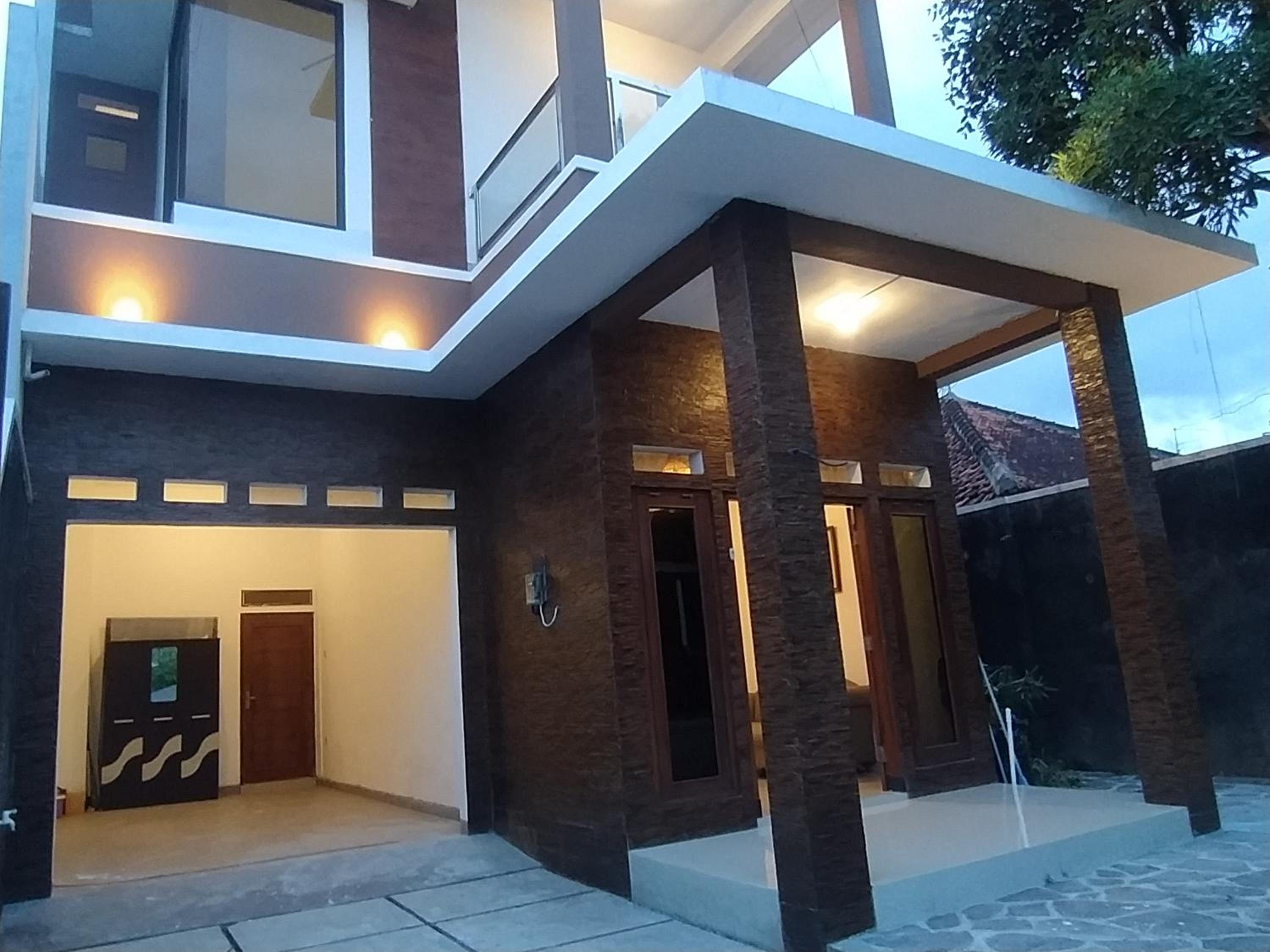 Four-Bedroom House - Photo 16