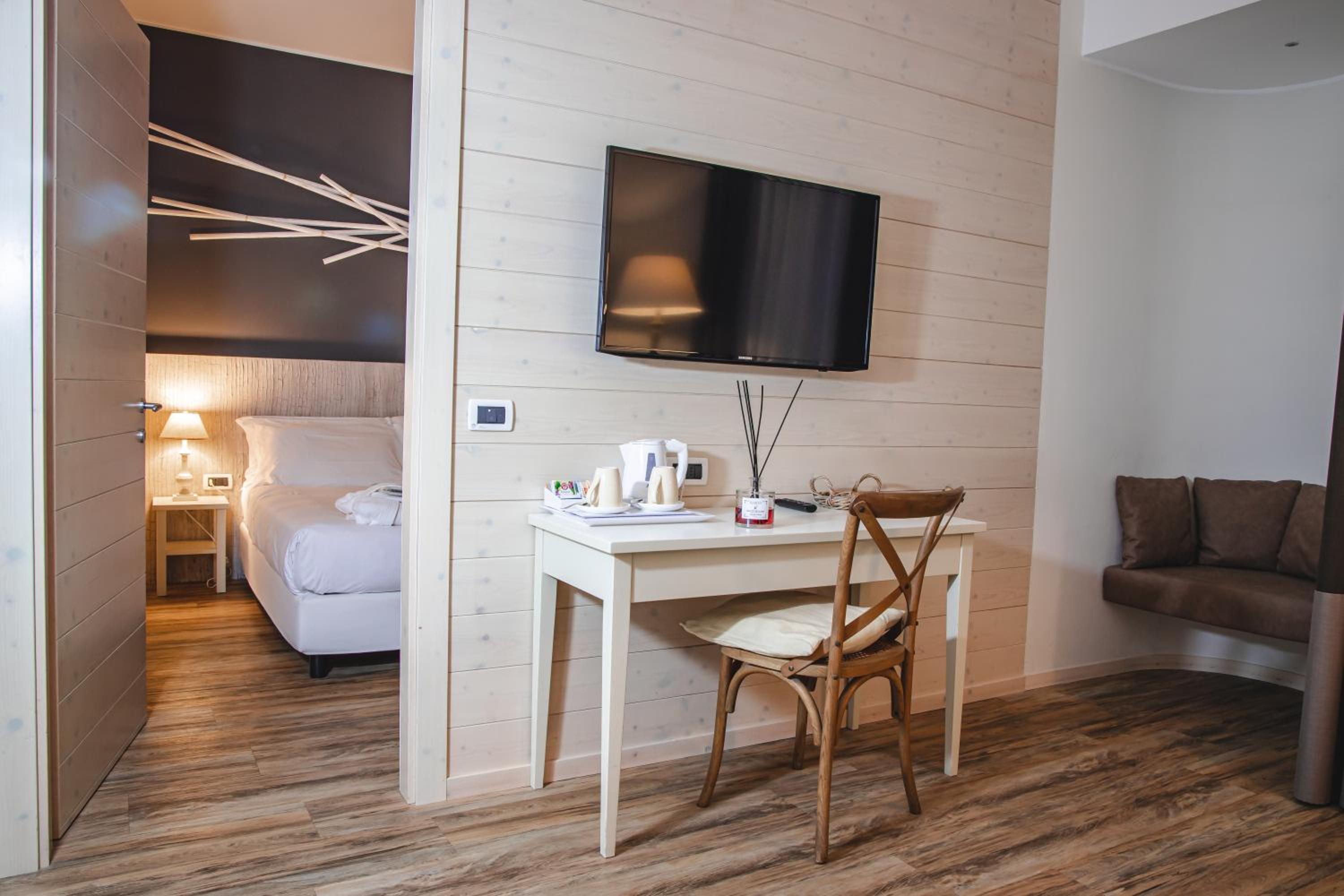 Suite - Photo 5